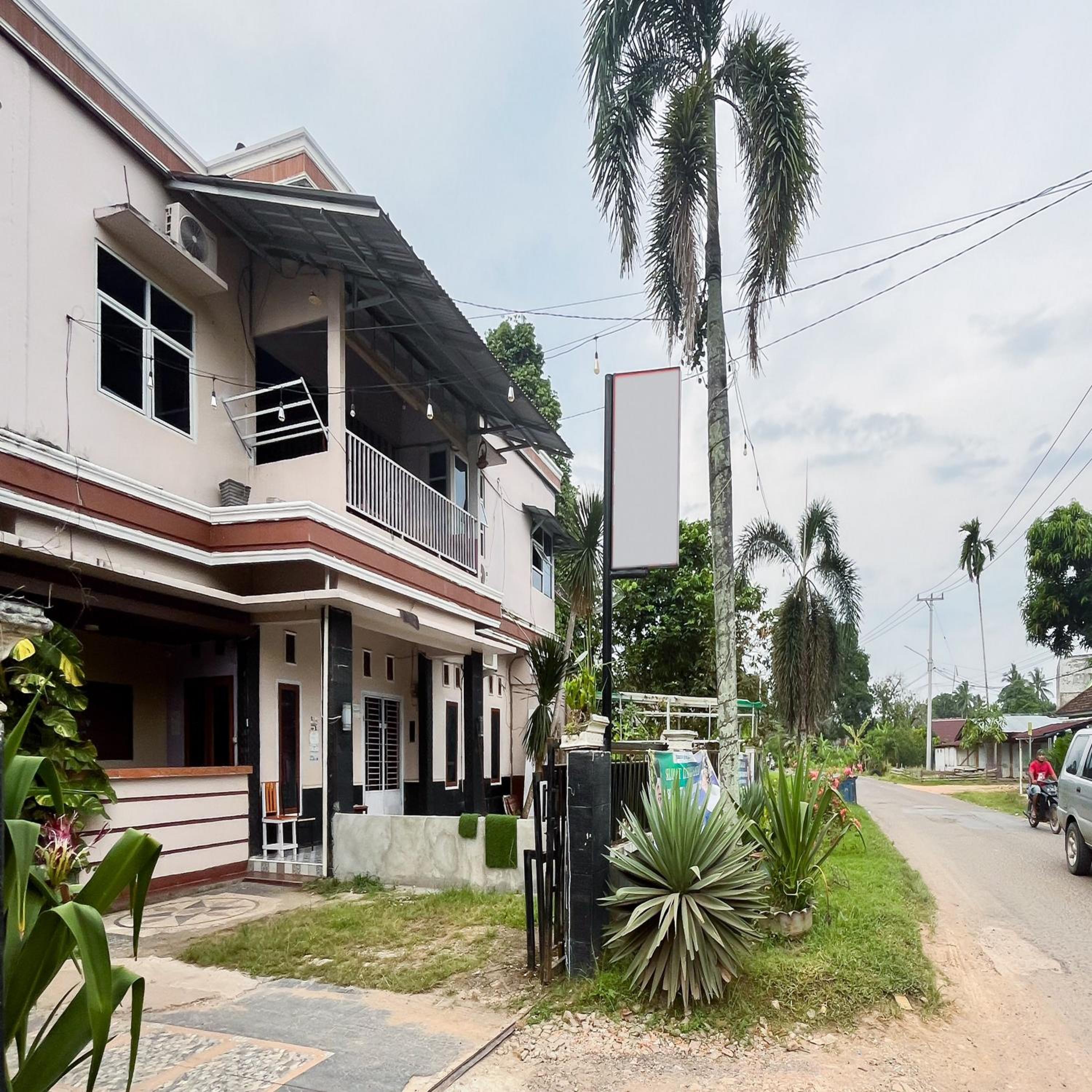 Graha Dirham Mitra RedDoorz view 3