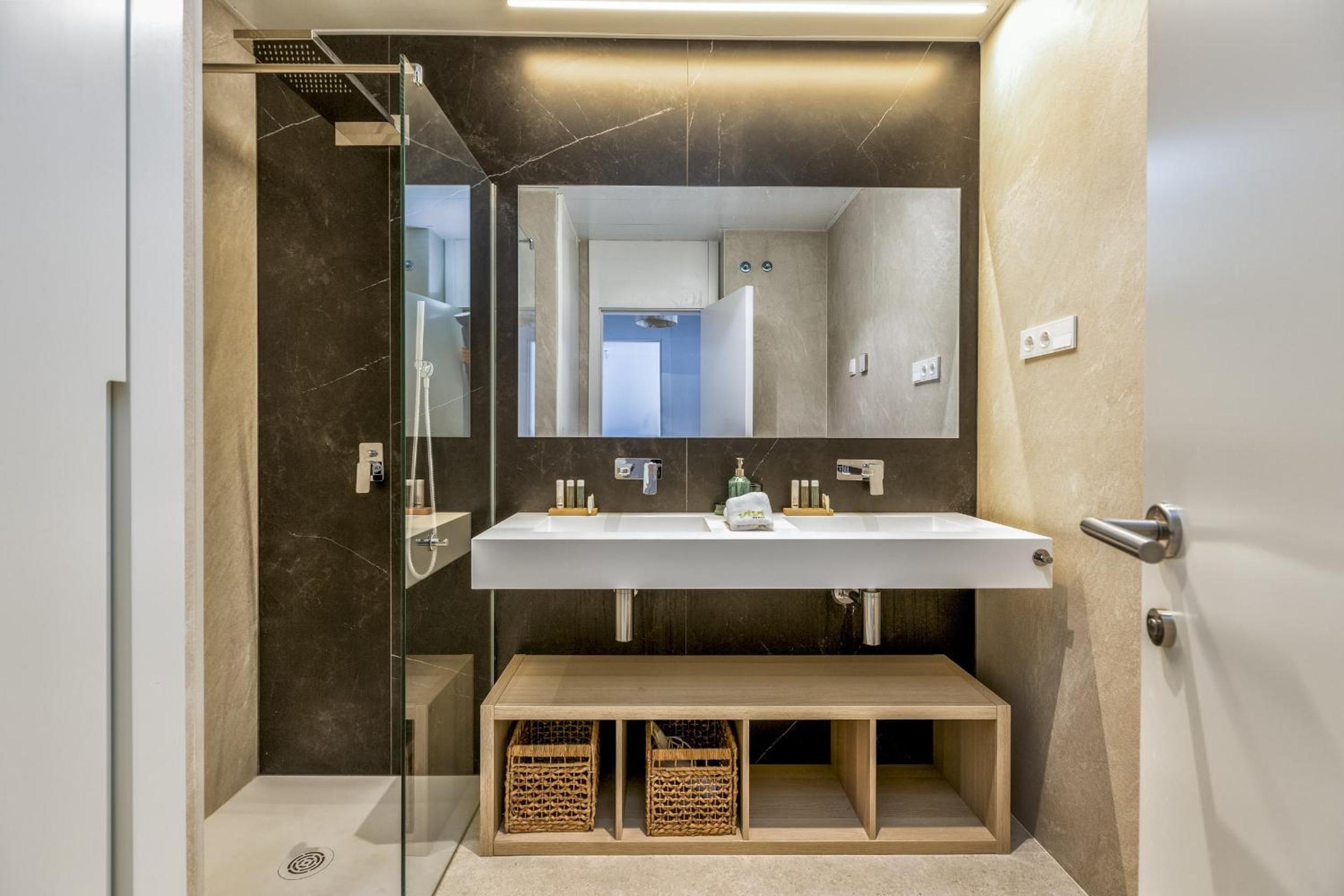 ViVi Homes - Toro Pool, Sauna, Gym & Beach