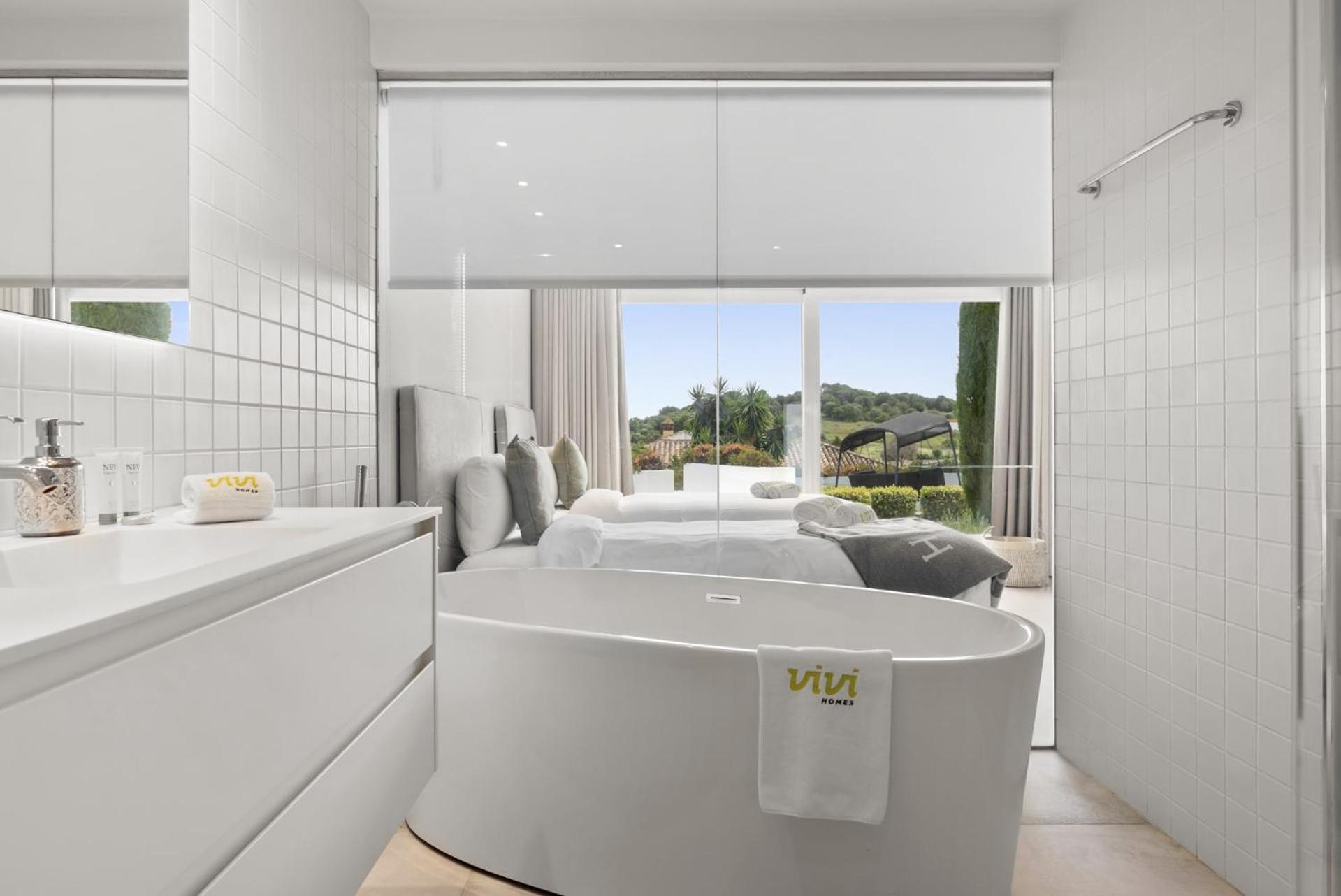ViVi Homes -Villa Carat Pool, Cinema, Golf & Terrace