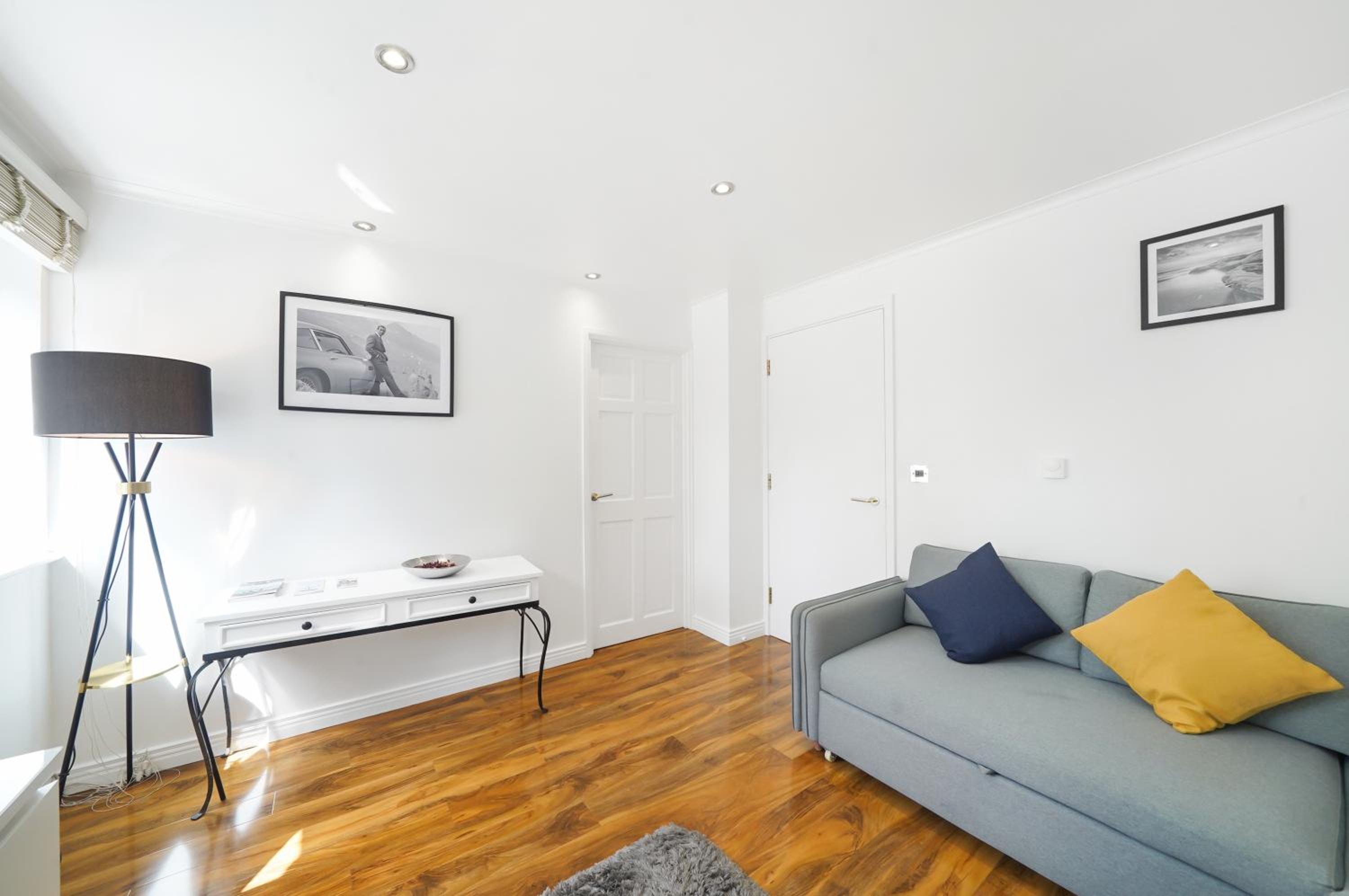 A beautiful stylish 2 Bedroom Apartment -City of London