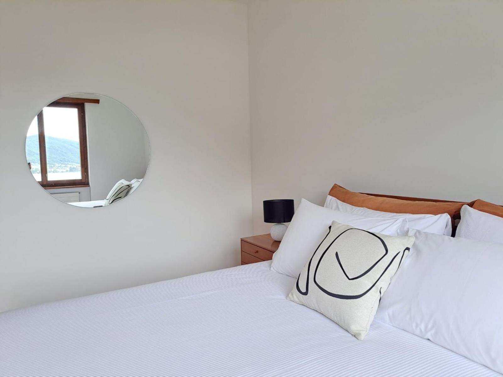 Miralago by Quokka 360 - Relaxing Apartment with Lake View Garden