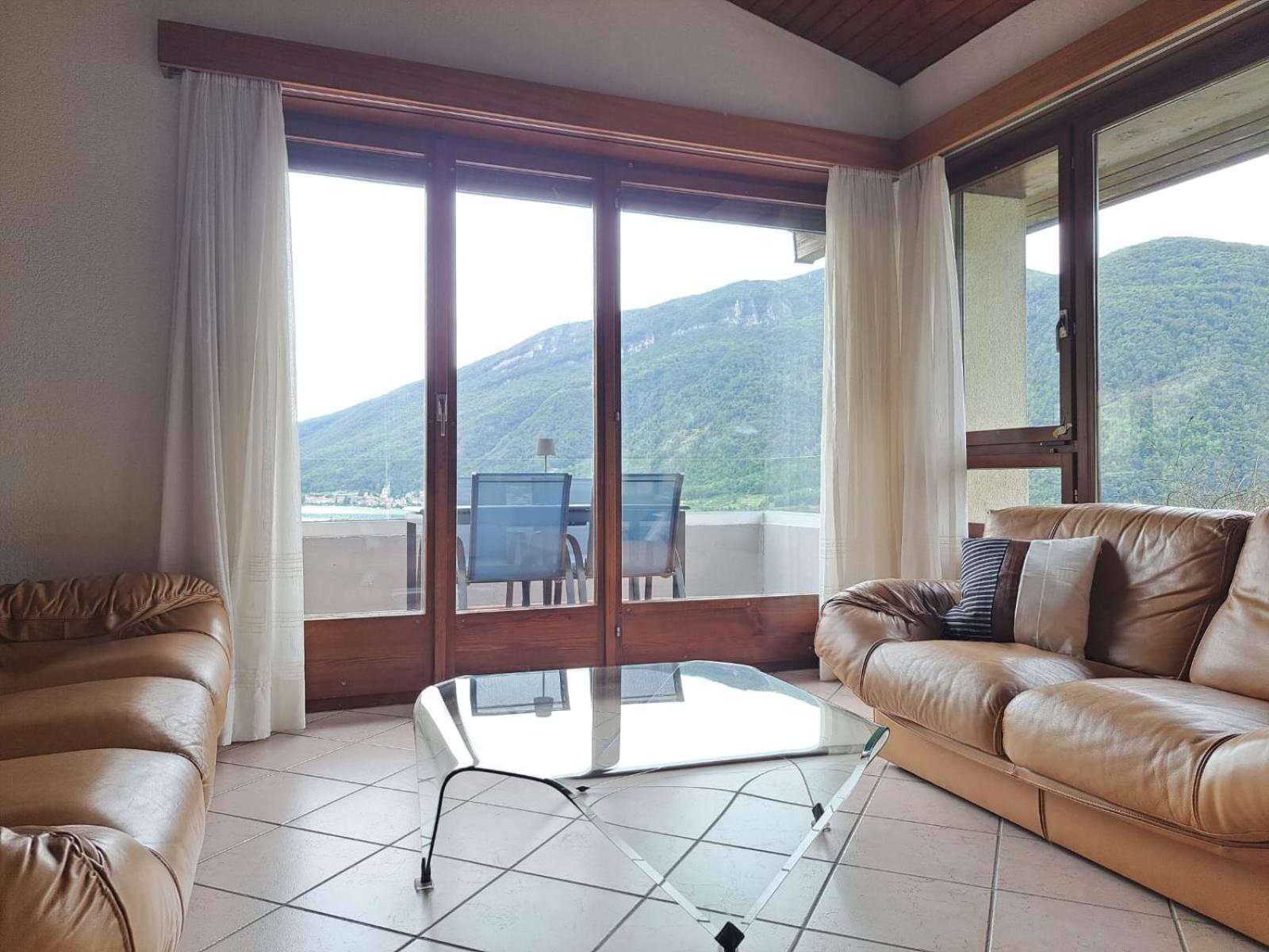 Miralago by Quokka 360 - Relaxing Apartment with Lake View Garden