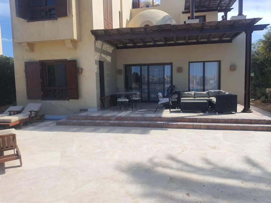 Villa, with heated Pool and Lagoon