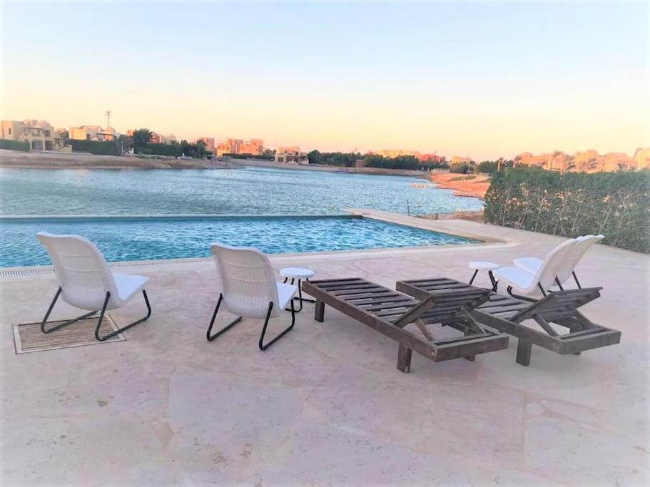 Villa, with heated Pool and Lagoon