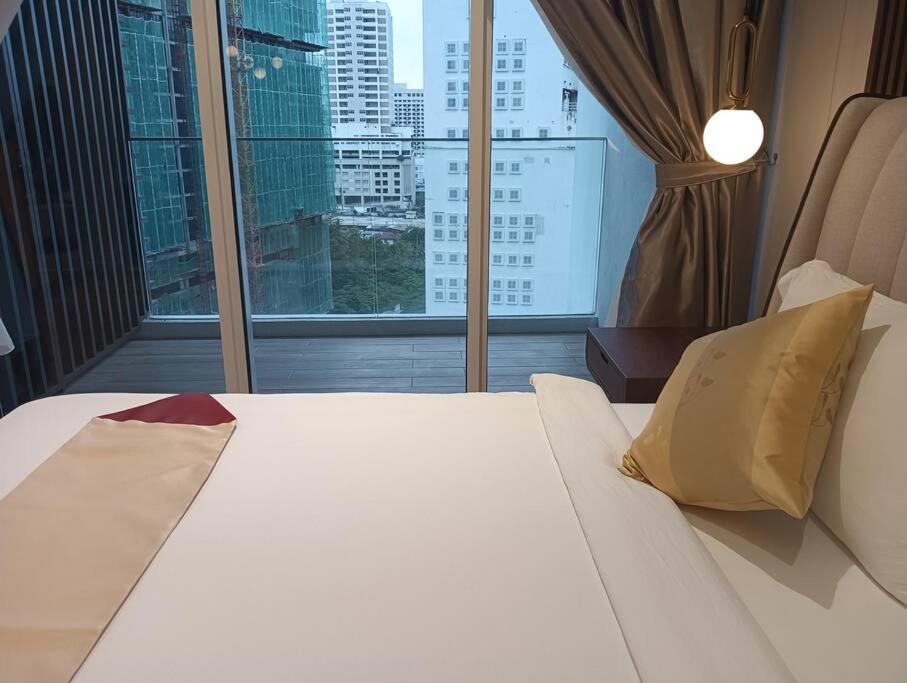 Balcony Suites Quill Residence