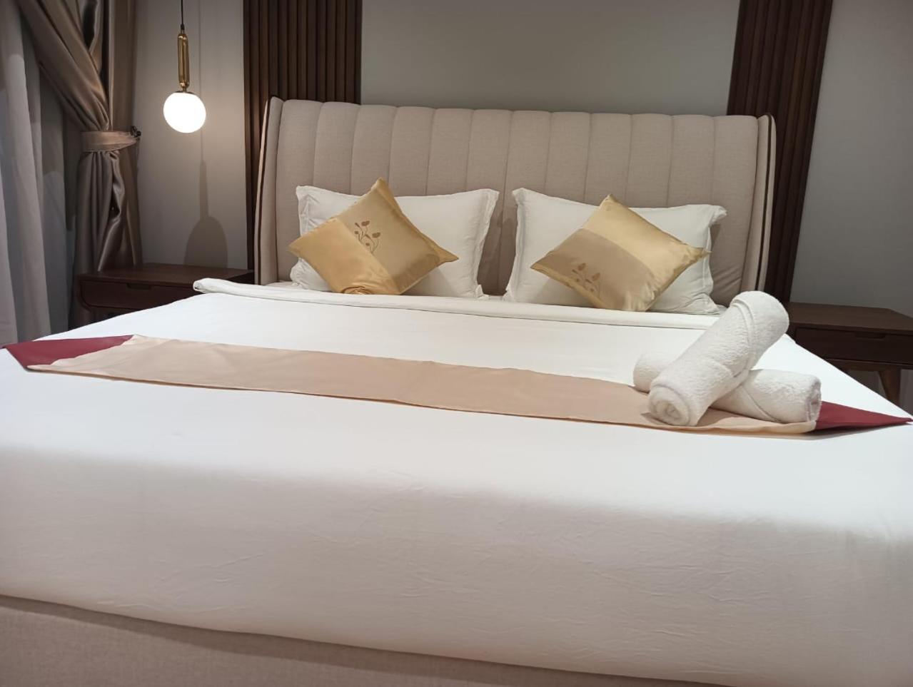 Balcony Suites Quill Residence