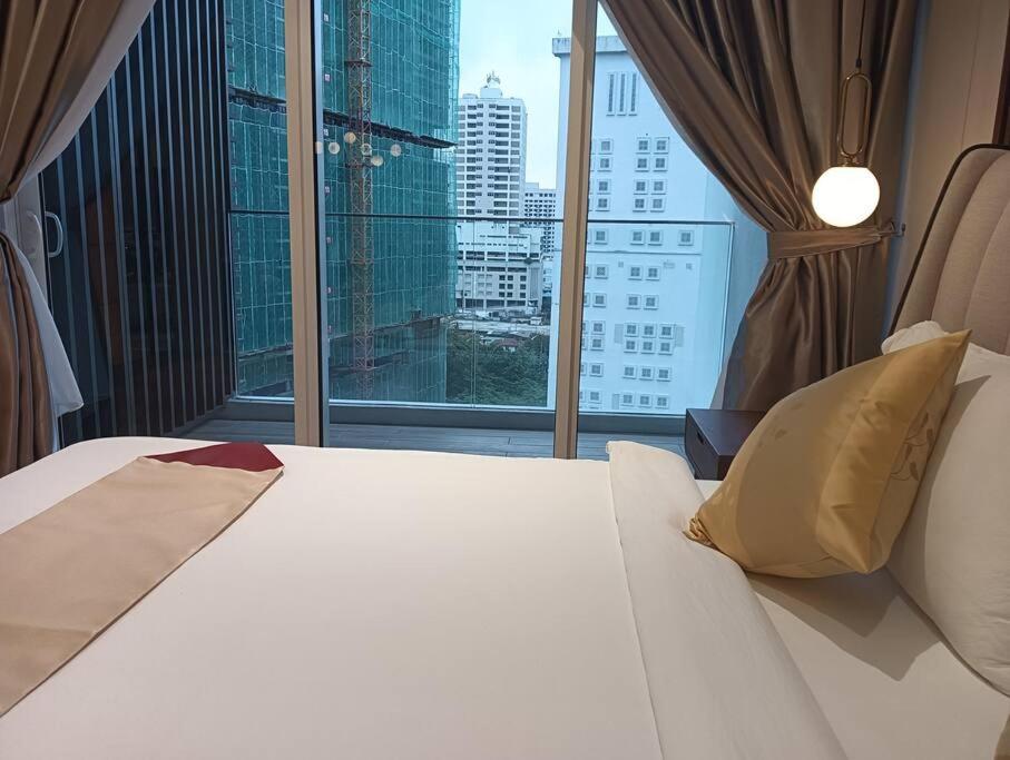 Balcony Suites Quill Residence