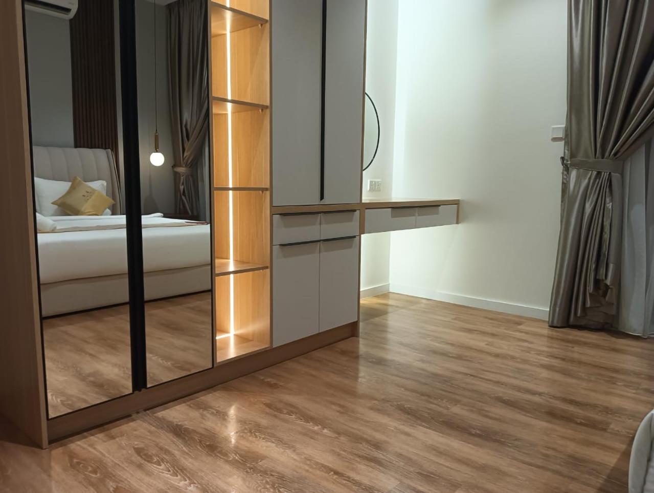 Balcony Suites Quill Residence