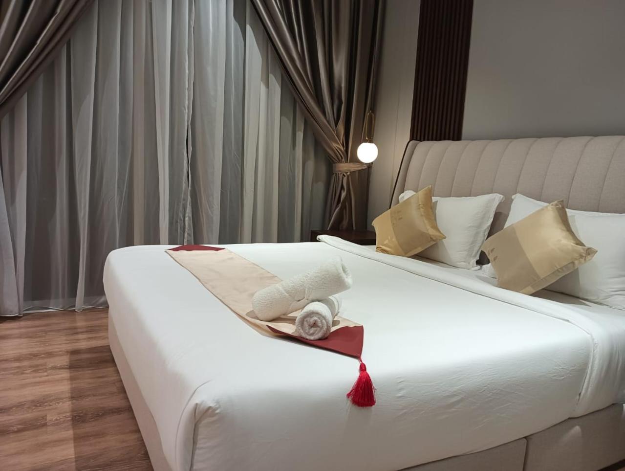 Balcony Suites Quill Residence