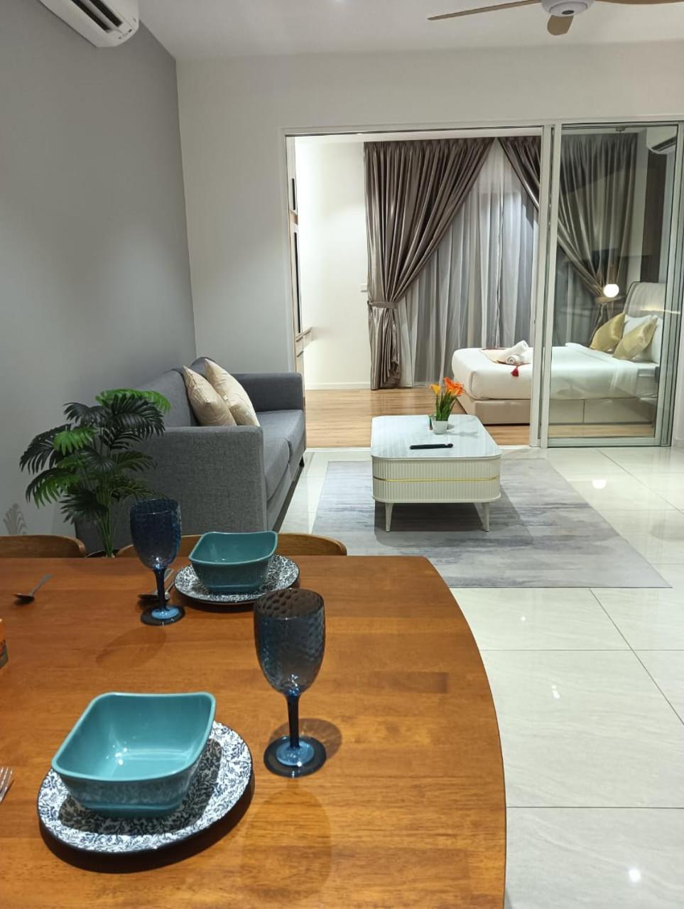 Balcony Suites Quill Residence