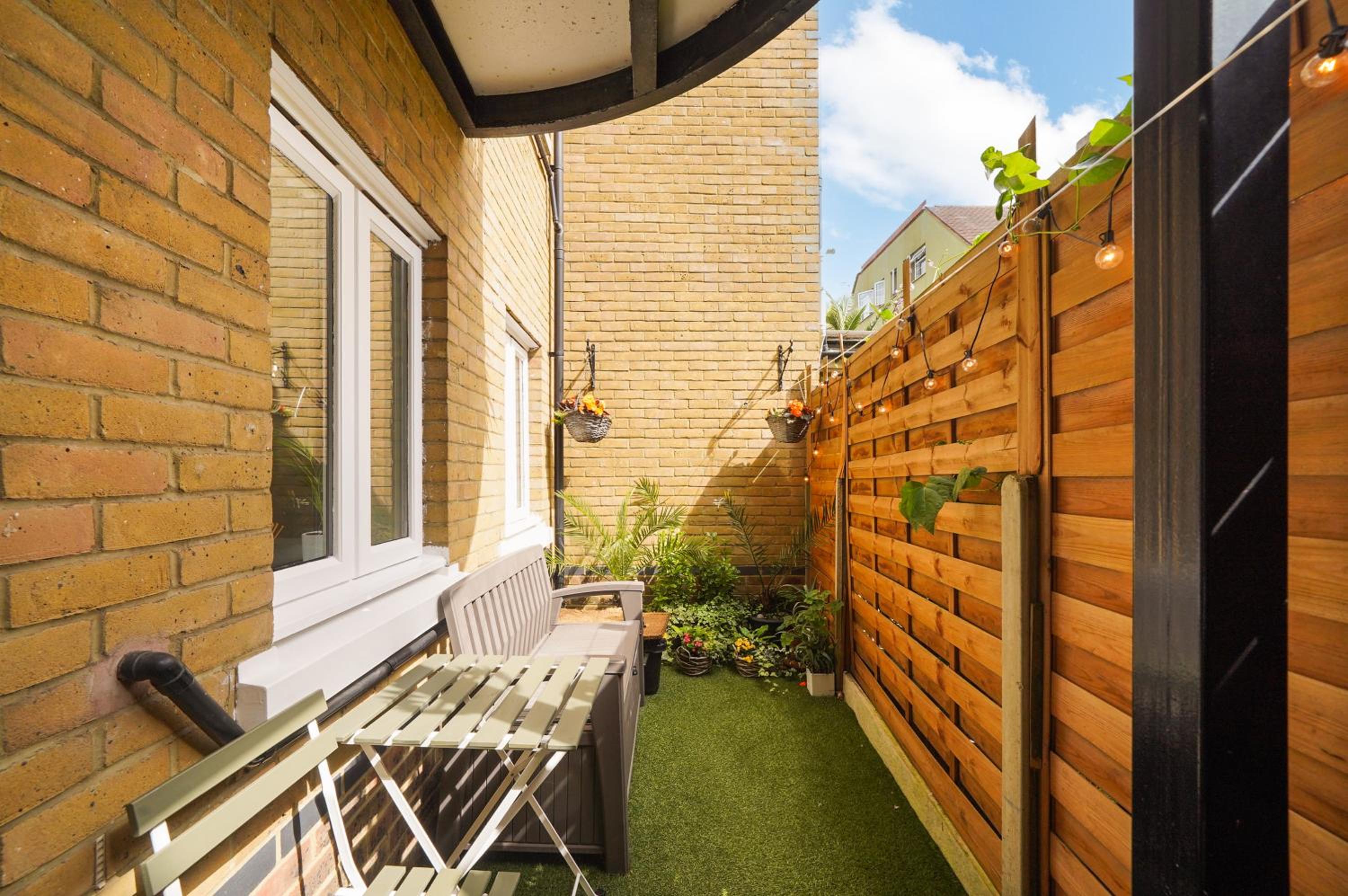 A beautiful stylish 2 Bedroom Apartment -City of London