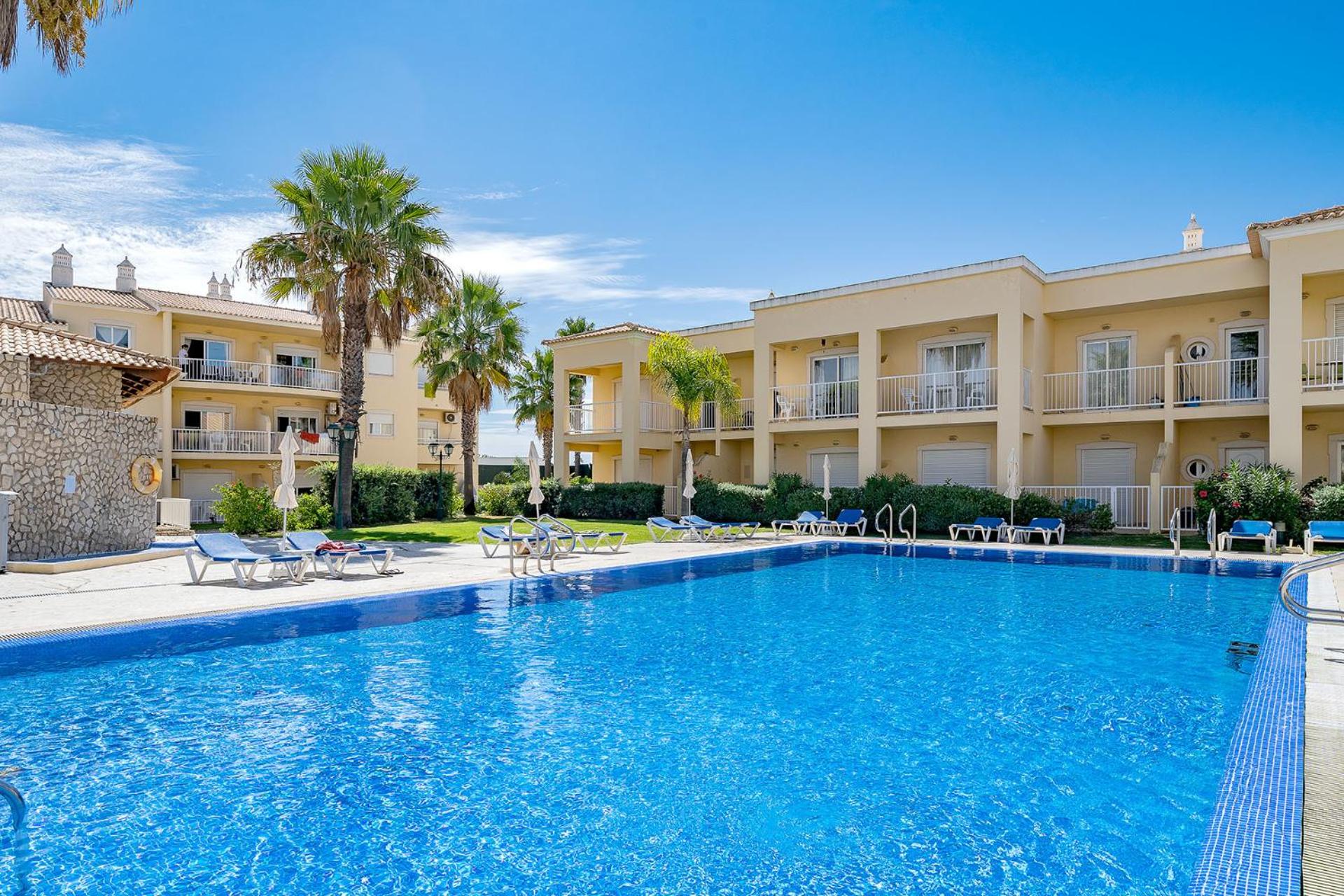 Albufeira Palm Tree With Pool by Homing view 2