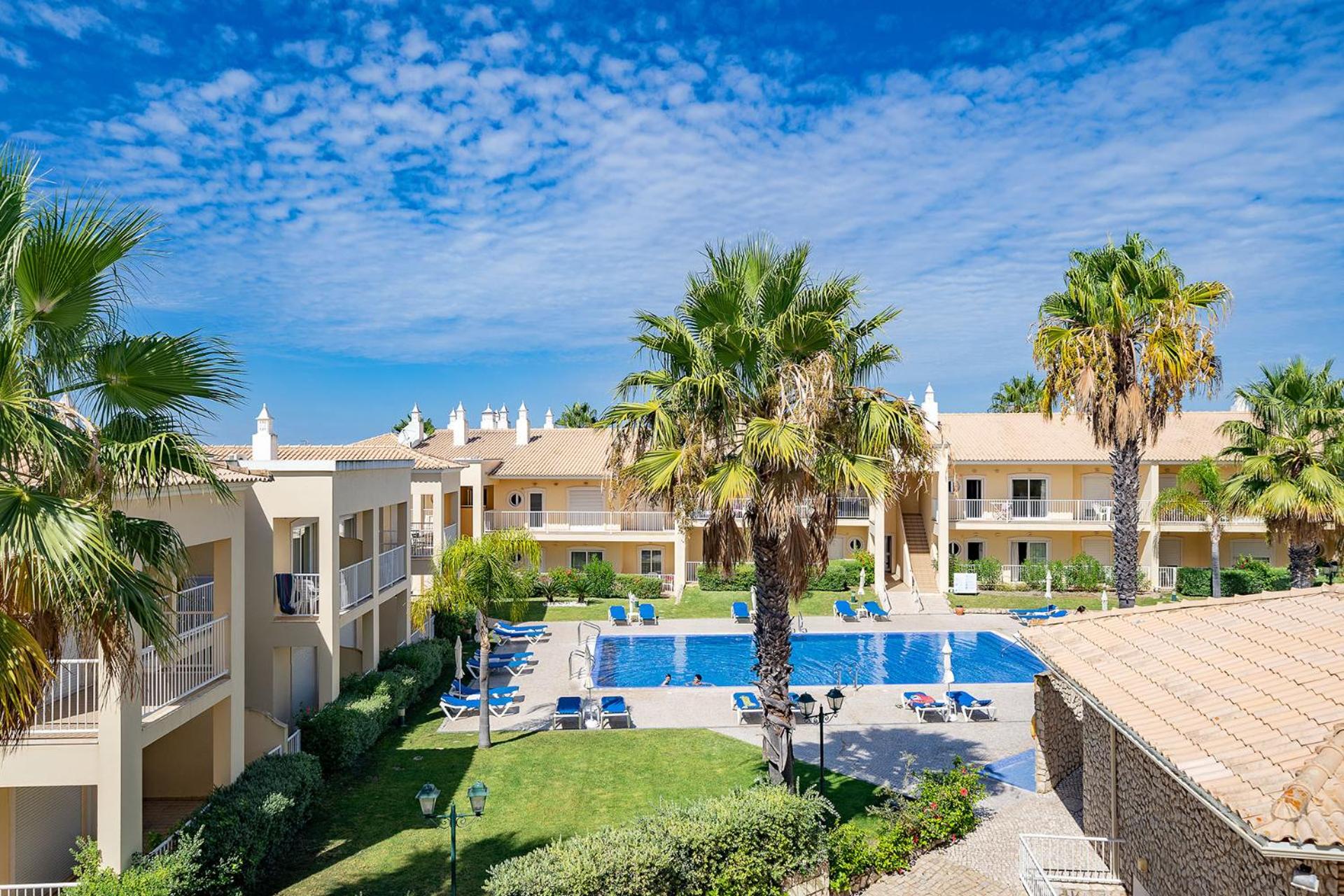 Albufeira Palm Tree With Pool by Homing view 4