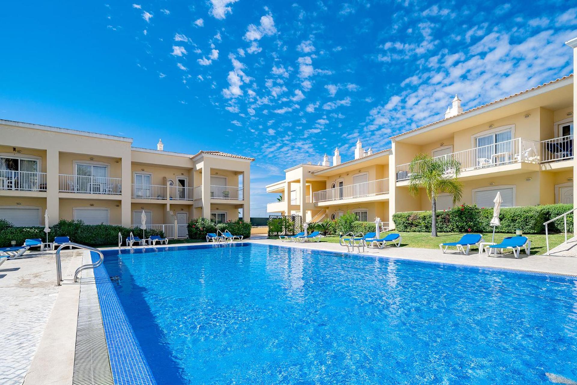 Albufeira Palm Tree With Pool by Homing view 3