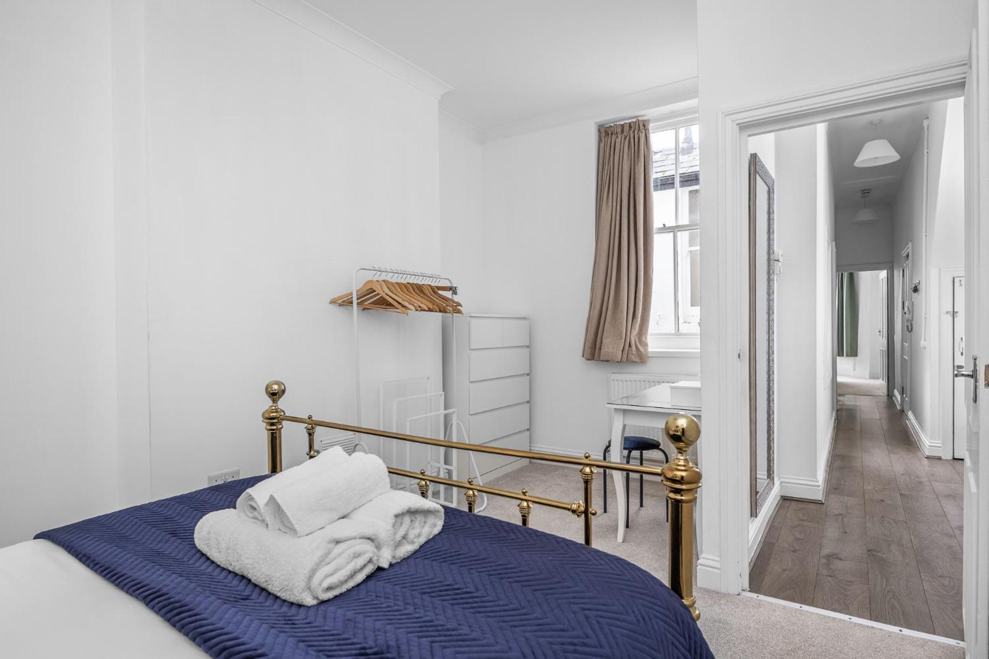 Spacious 2 Bed & 1 Bath - Close to Beach & City Centre