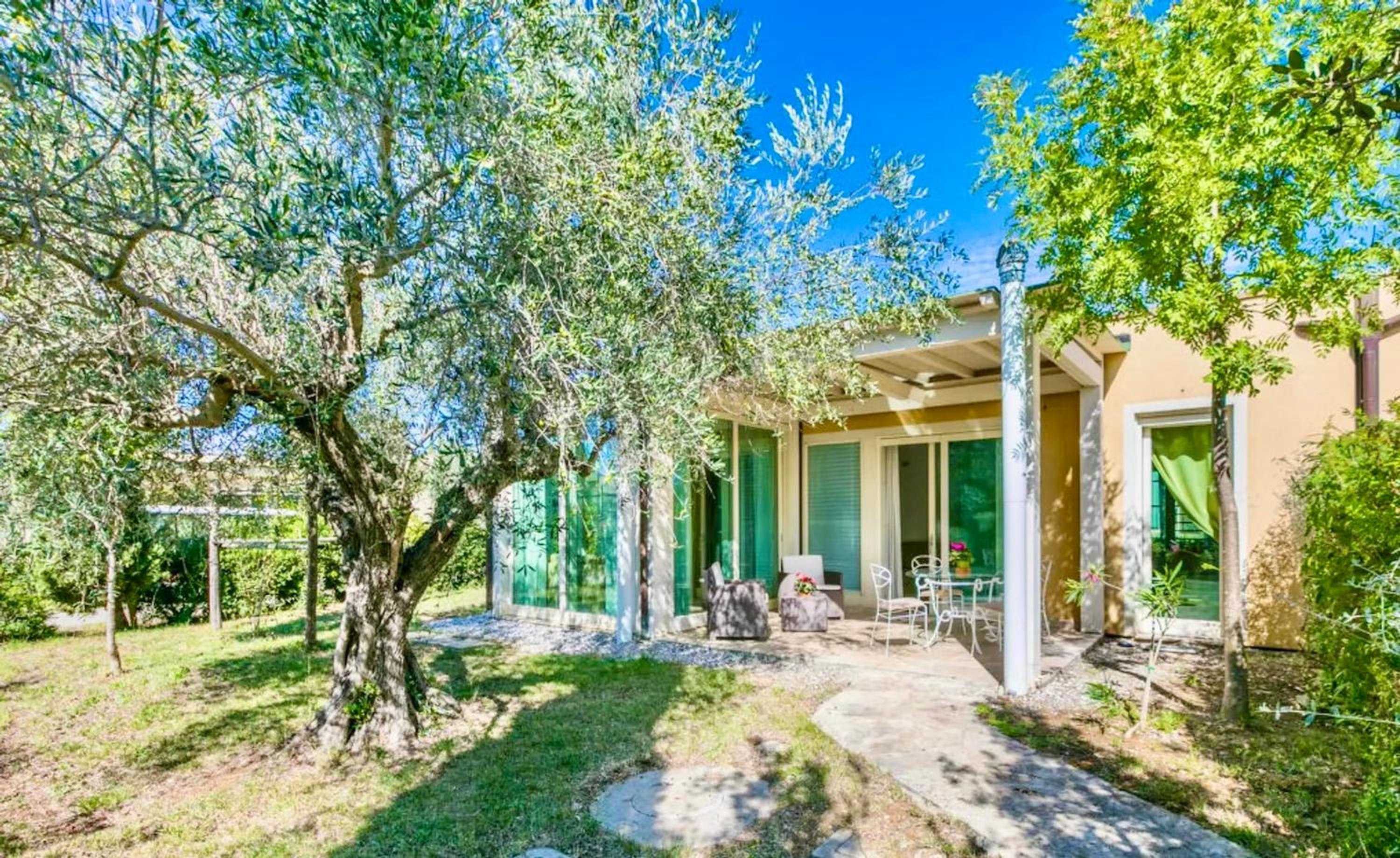 Green building-residence with swimming-pool immersed in the Tuscan countryside, elegant cottages with air conditioning and private outdoor space view 4