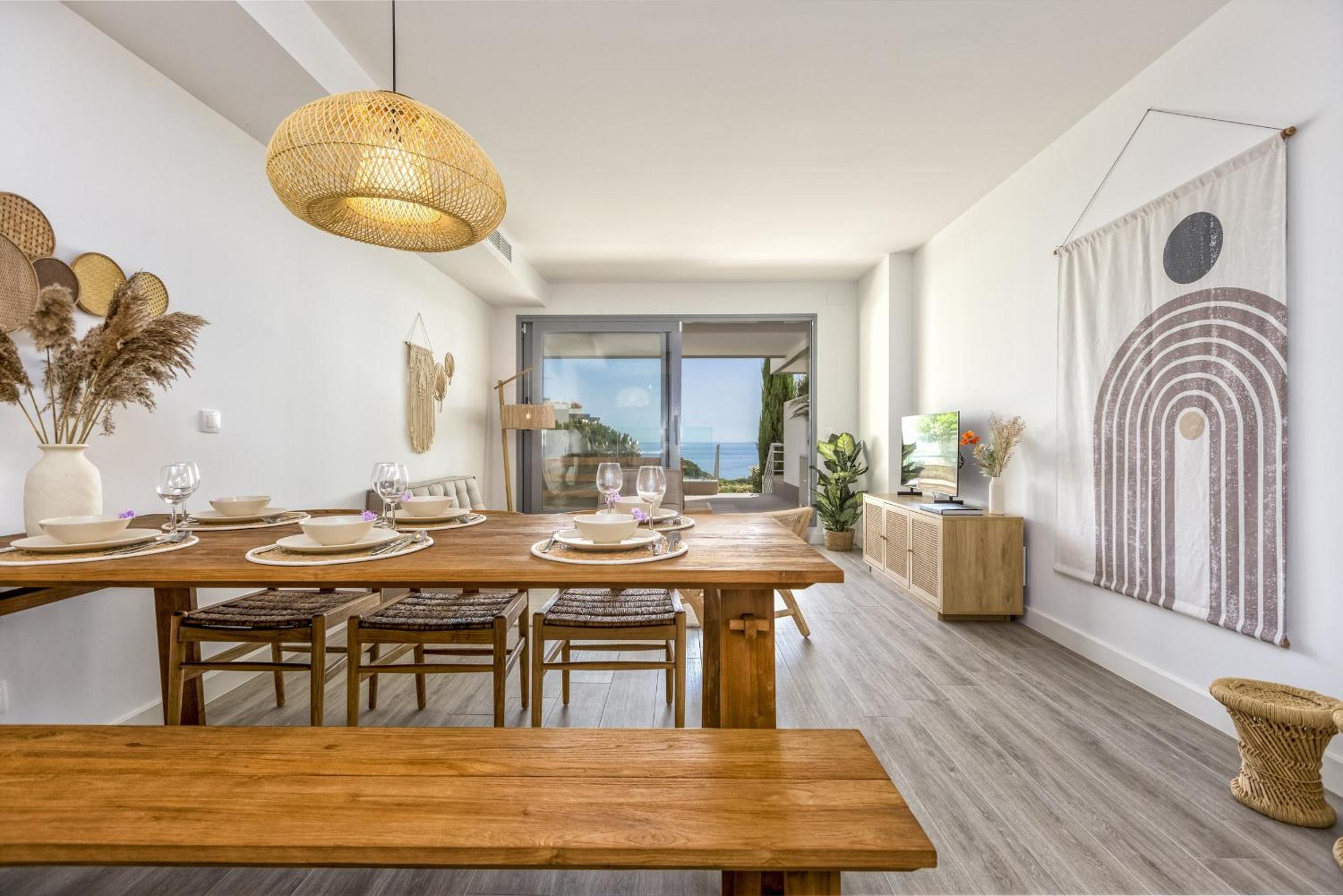 ViVi Homes - Casa Ferli Marbella Pool, Garden, Golf & Sea View