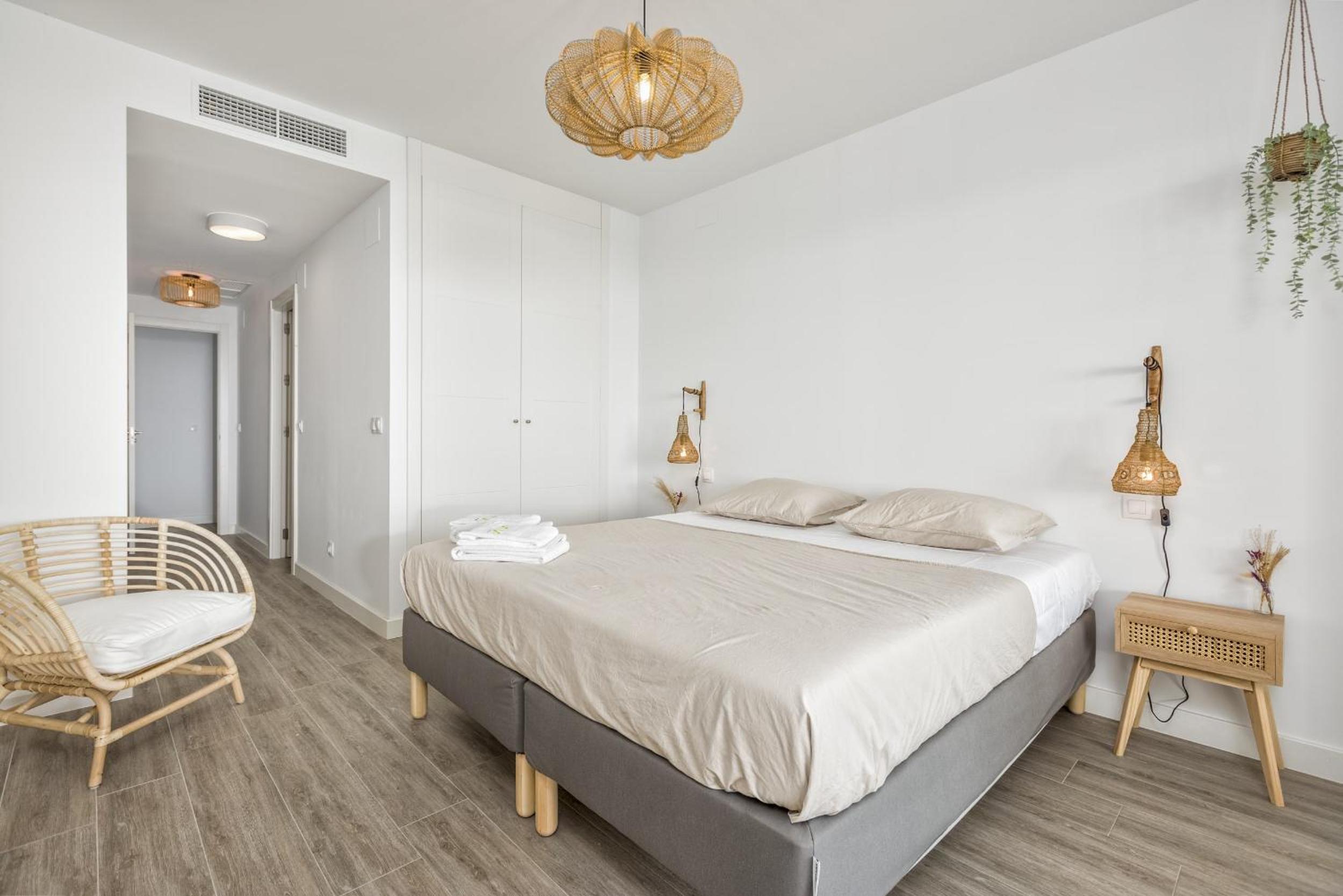 ViVi Homes - Casa Ferli Marbella Pool, Garden, Golf & Sea View