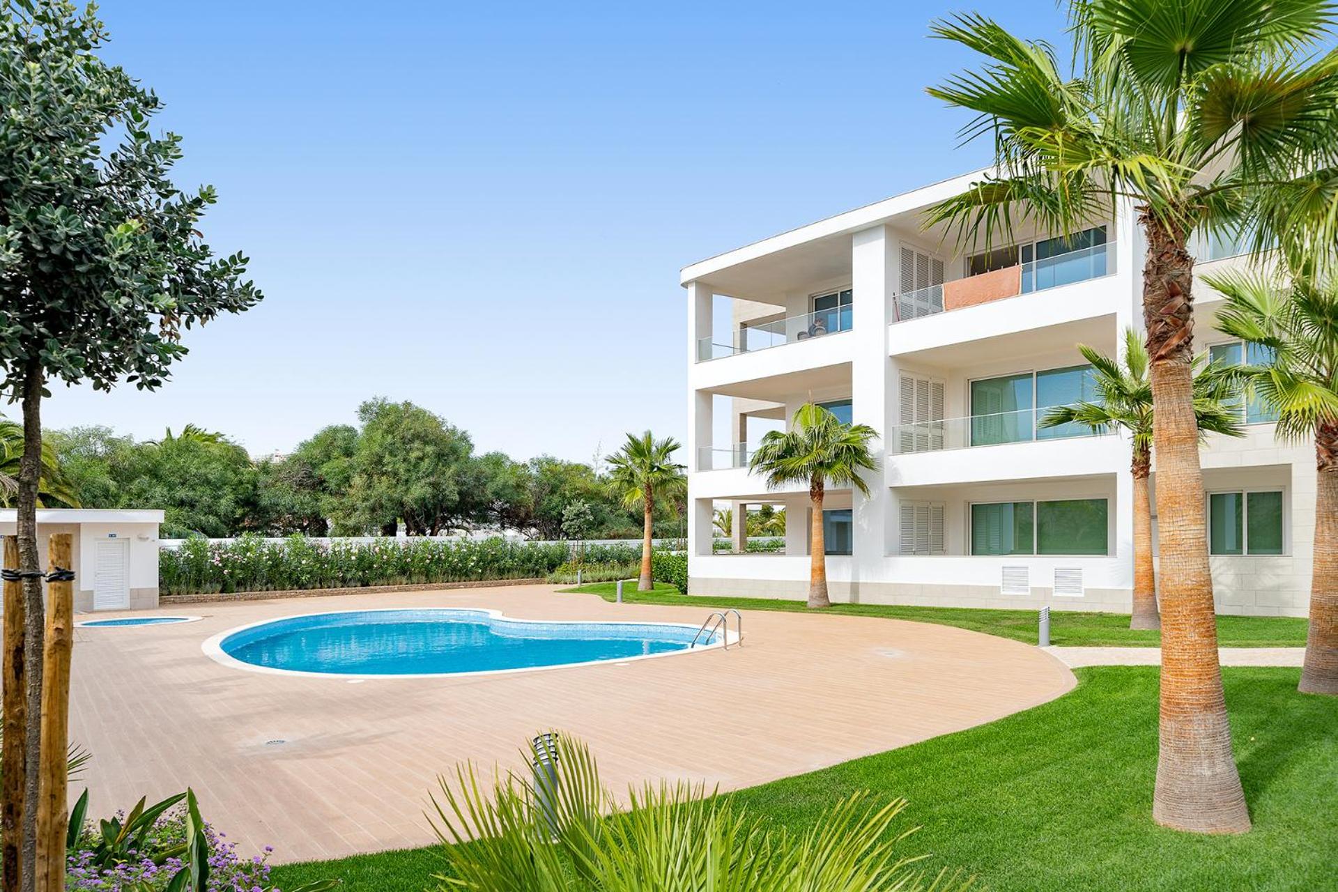 Lagos Design Apartment 3 With Pool by Homing view 4