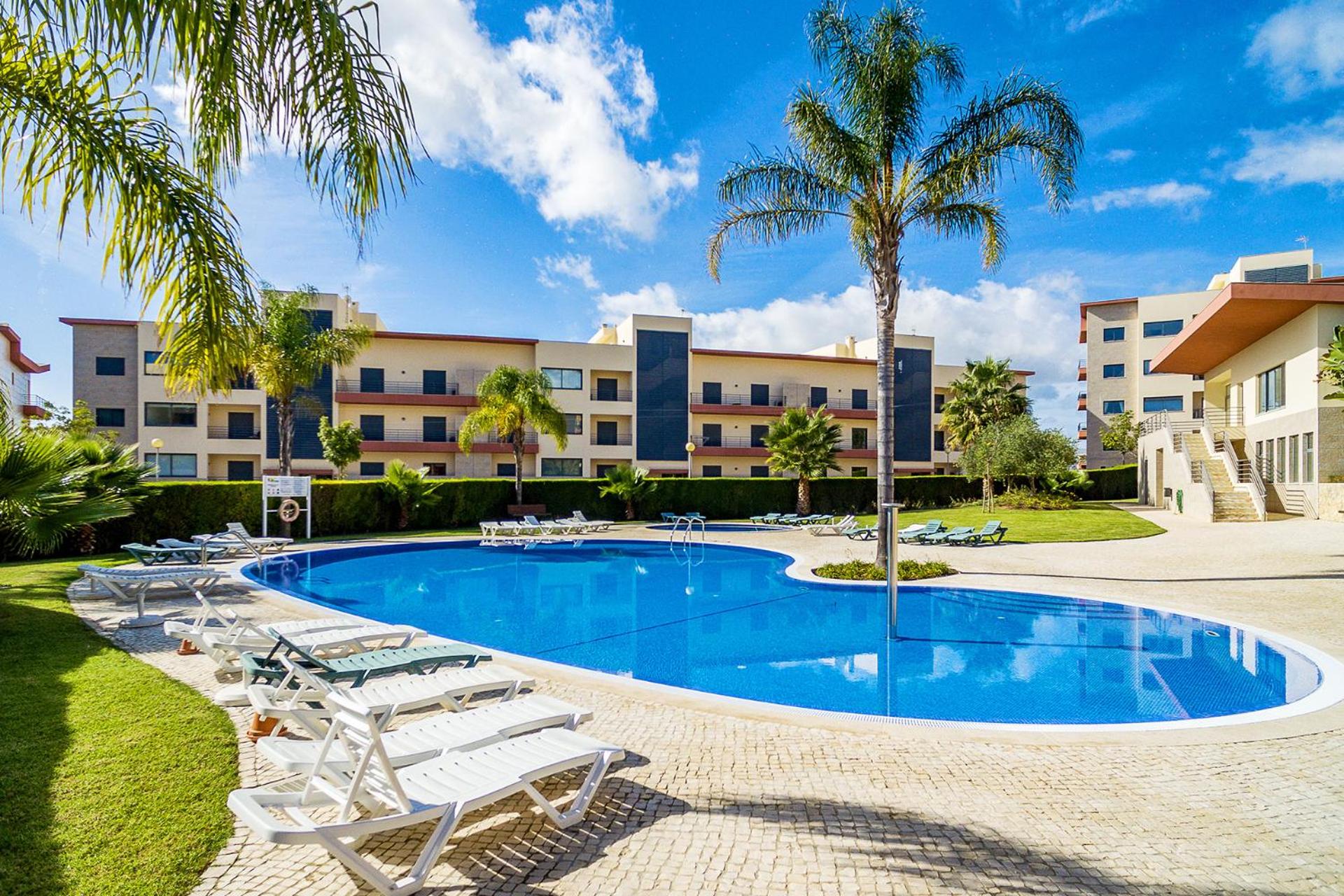 Lagos Central 2 With Pool by Homing view 4