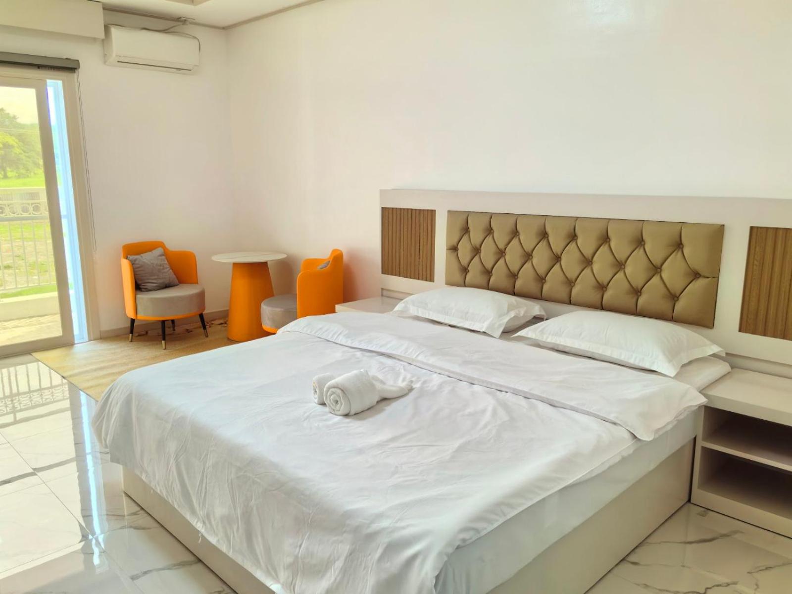 OYUSTAY Clark Terrace condo Staycation with 2 beds near airport HANN CASINO view 3