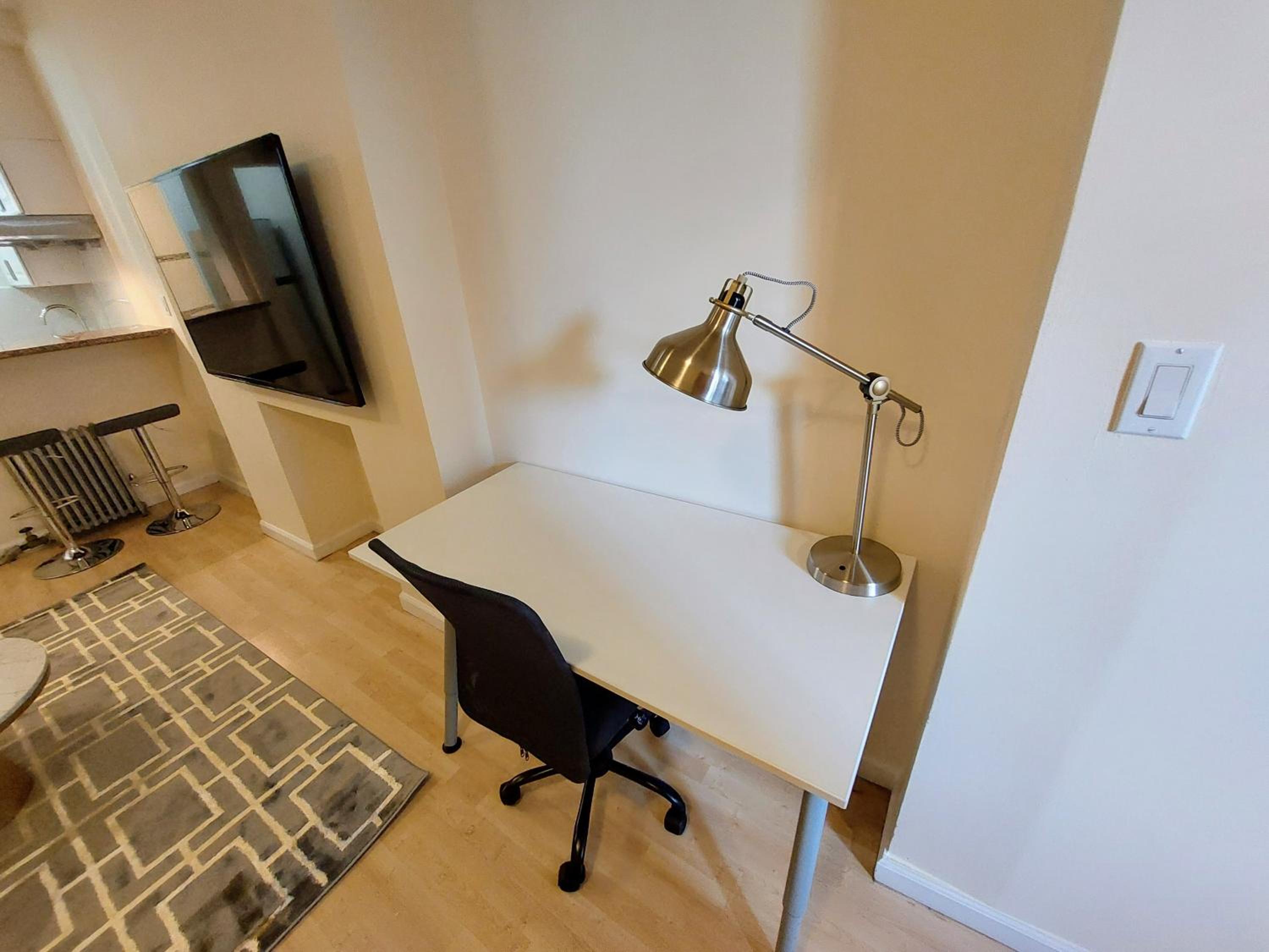 Comfortable Apartment with Workstation