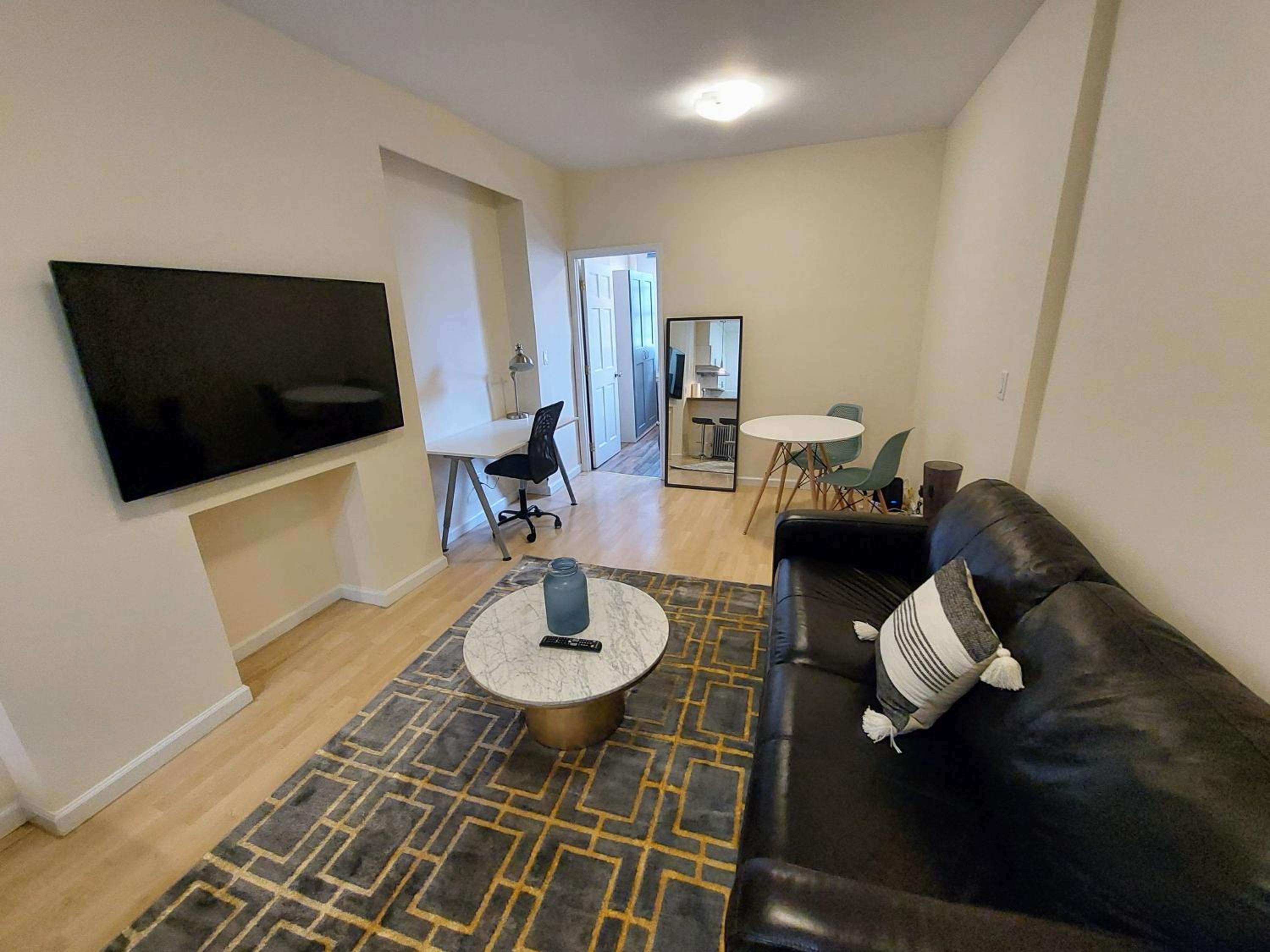 Comfortable Apartment with Workstation