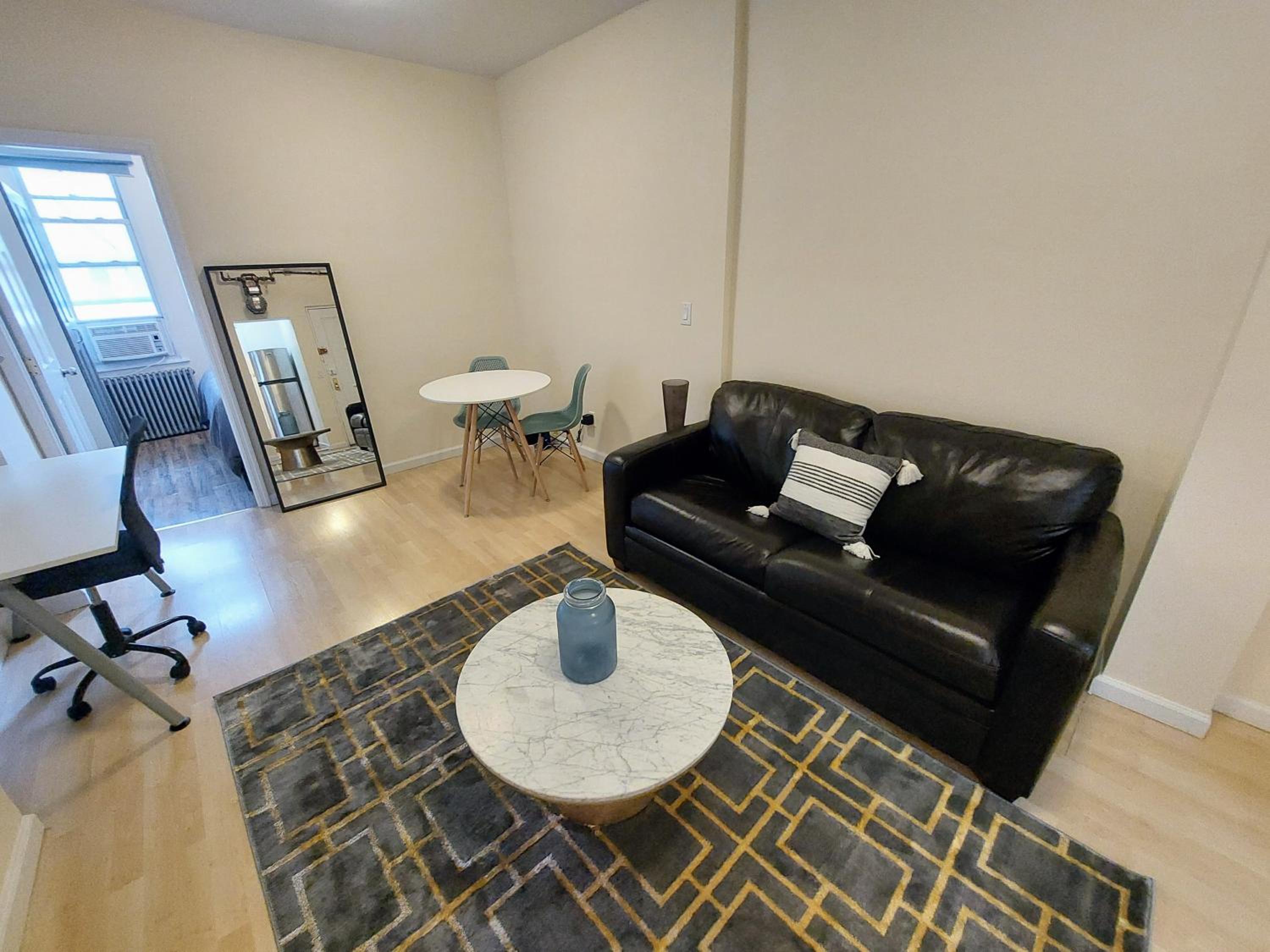 Comfortable Apartment with Workstation