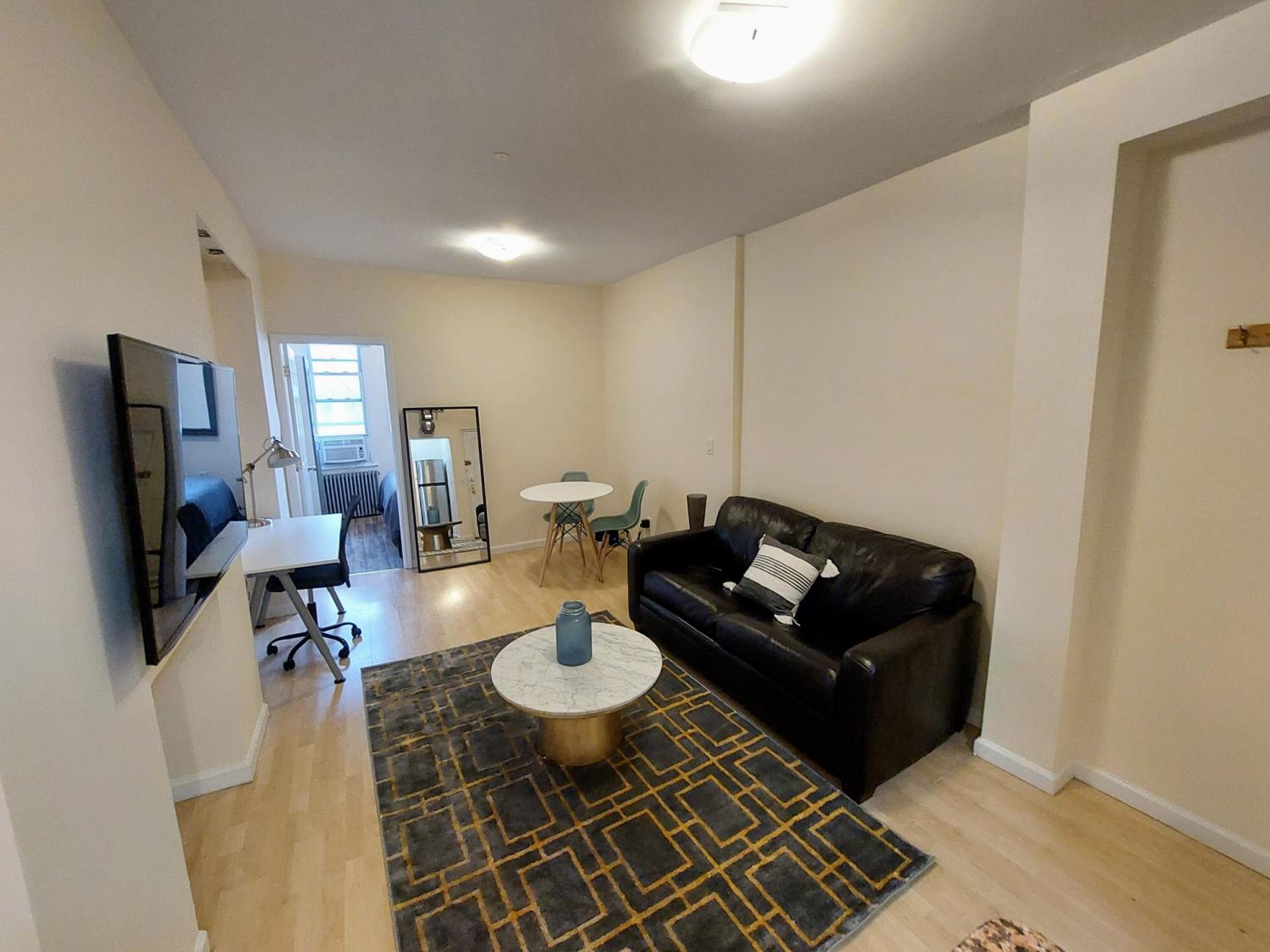 Comfortable Apartment with Workstation