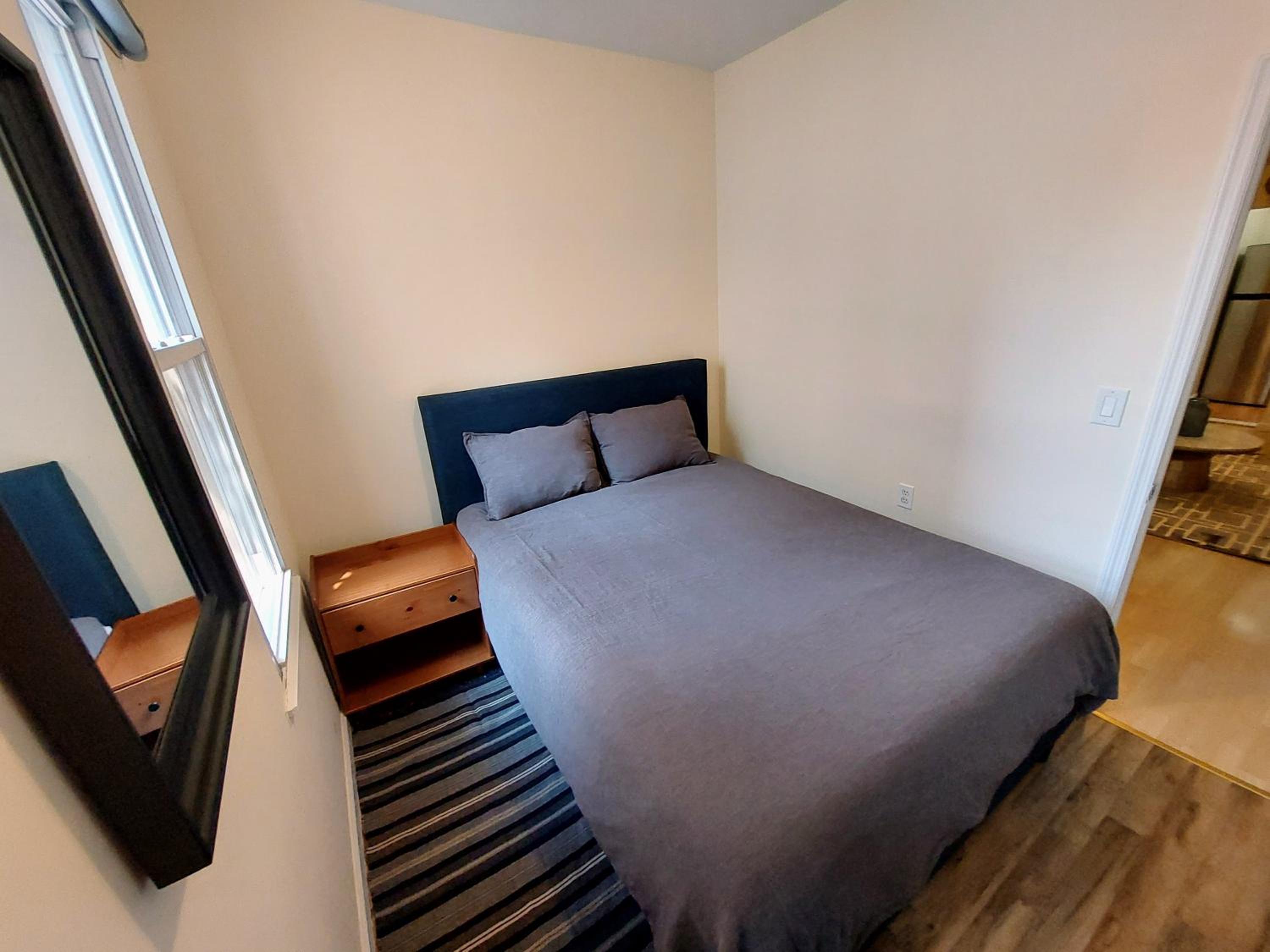 Comfortable Apartment with Workstation