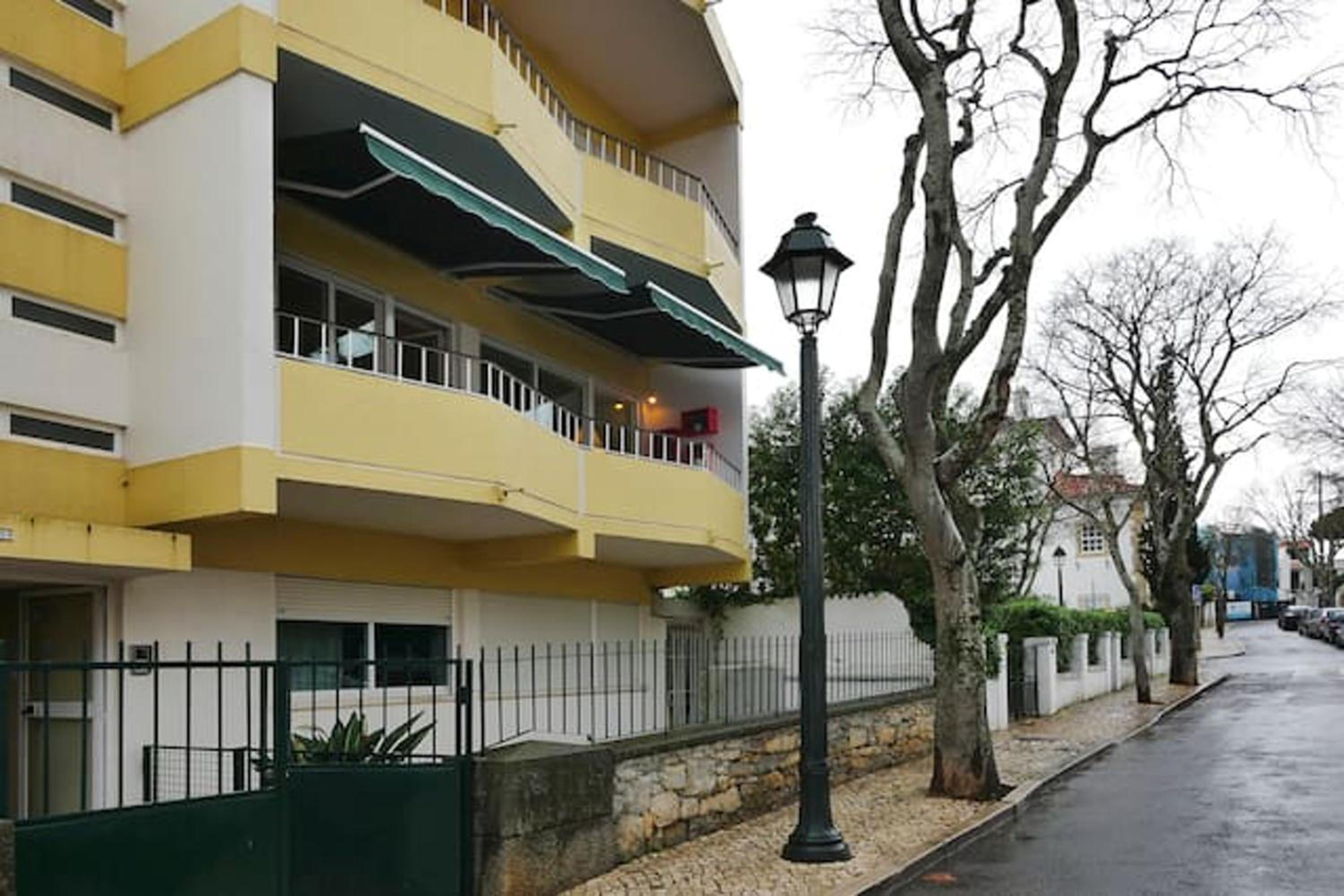 Elegant Apartment in Cascais with Fireplace - 80 m² view 2