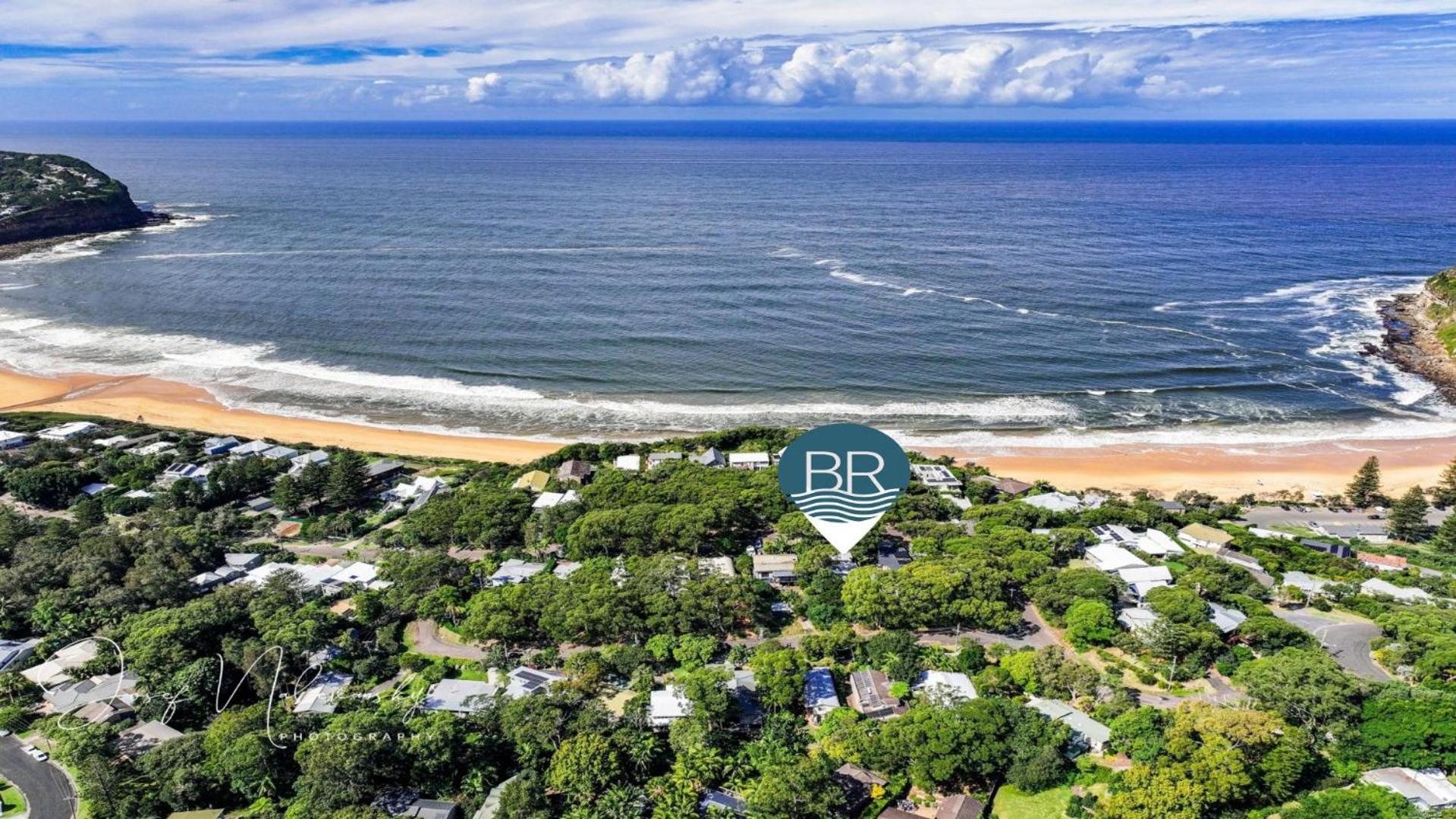 Pet Friendly and Easy Walk To Macmasters Beach