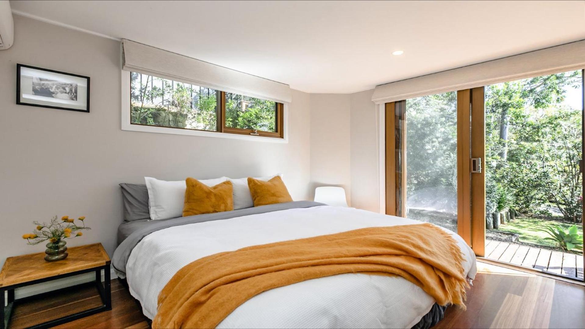Pet Friendly and Easy Walk To Macmasters Beach