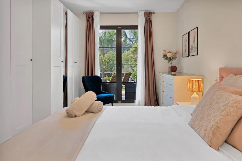 NEW! Arqueros Deluxe Apartment