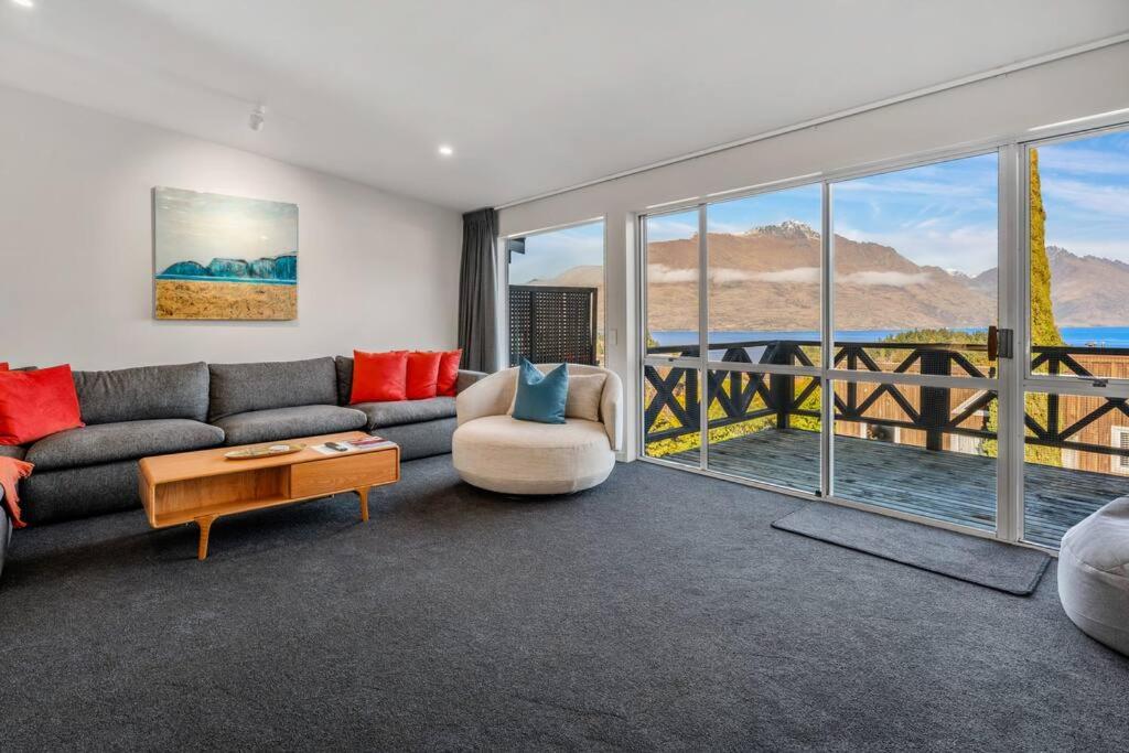Urban Oasis - Central with Lakeview view 3