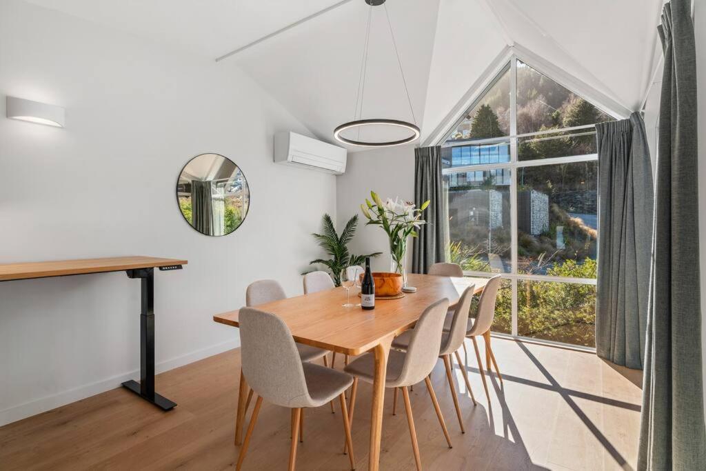 Urban Oasis - Central with Lakeview view 4