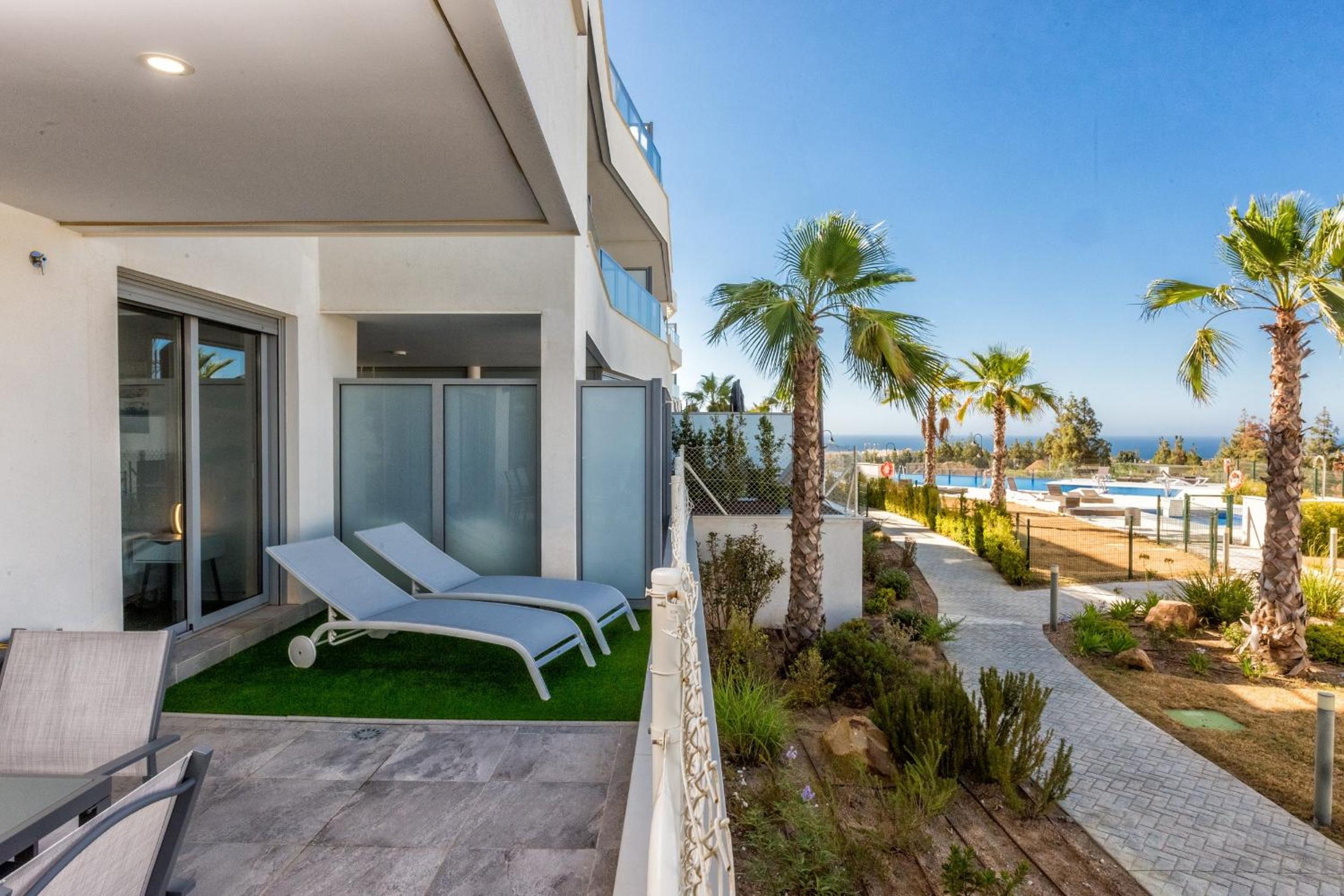 ViVi Homes - Luxor Gym, Pool, Terrace & Beach