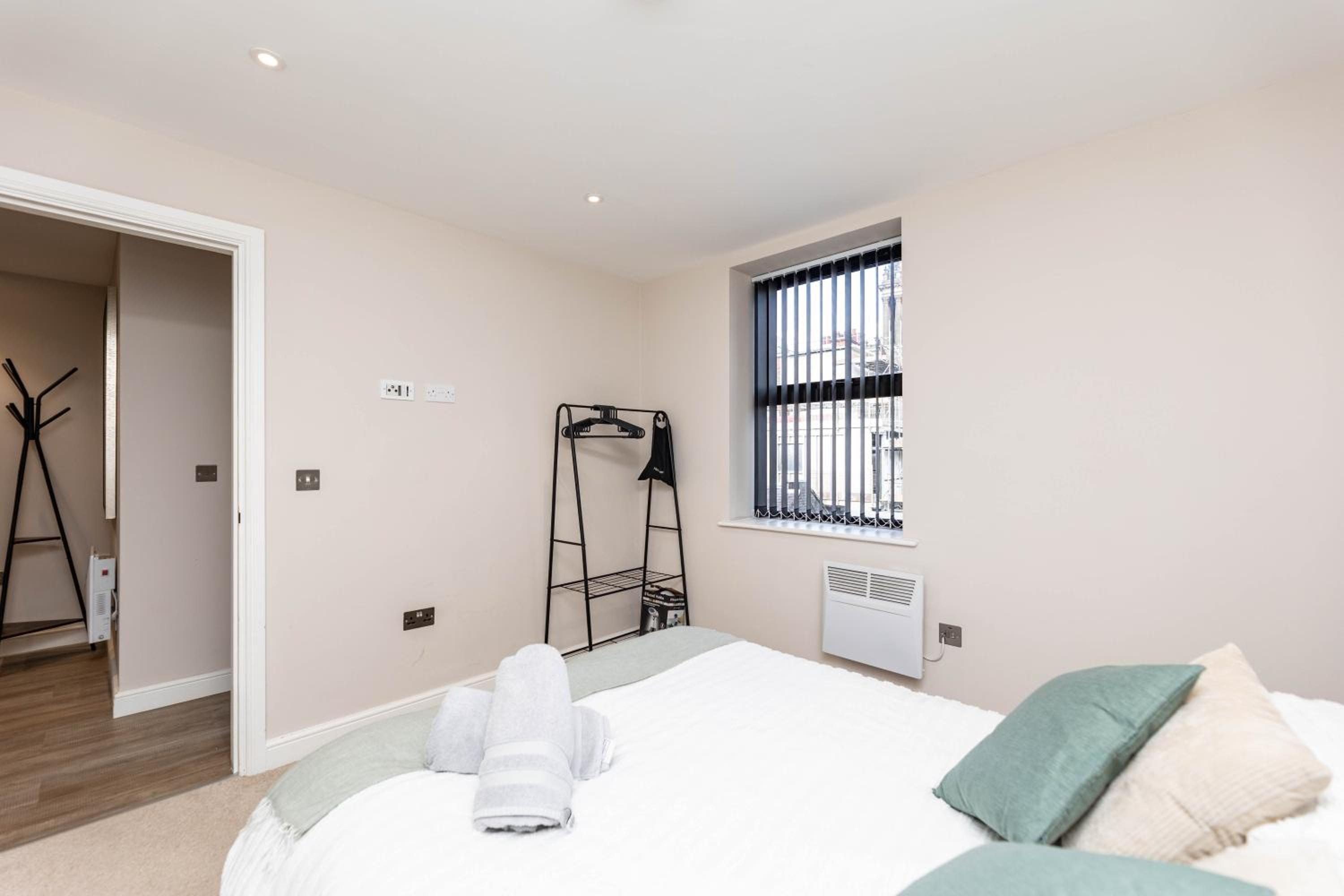 Stylish City Centre Flat - Walk to Trinity & Station