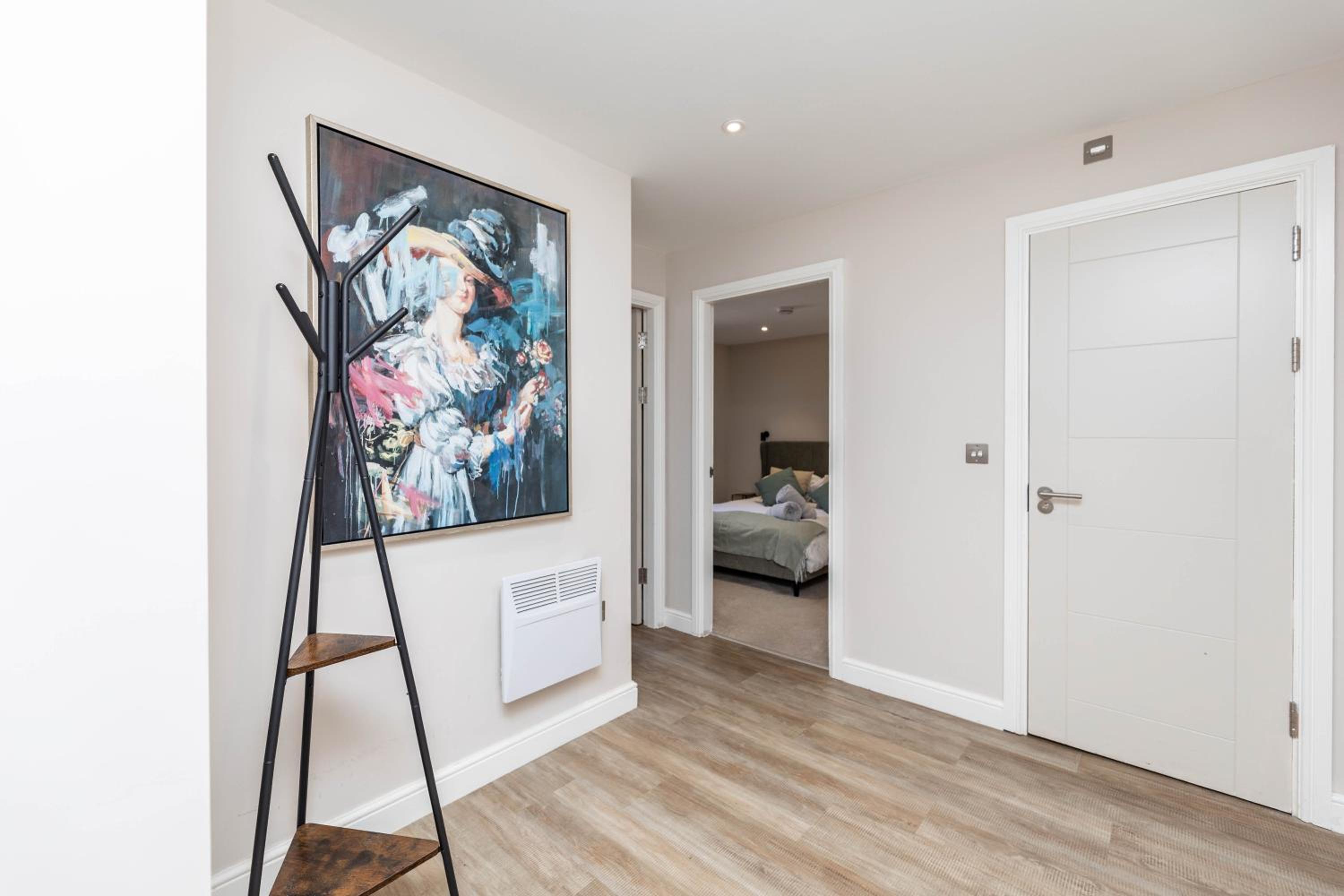 Stylish City Centre Flat - Walk to Trinity & Station
