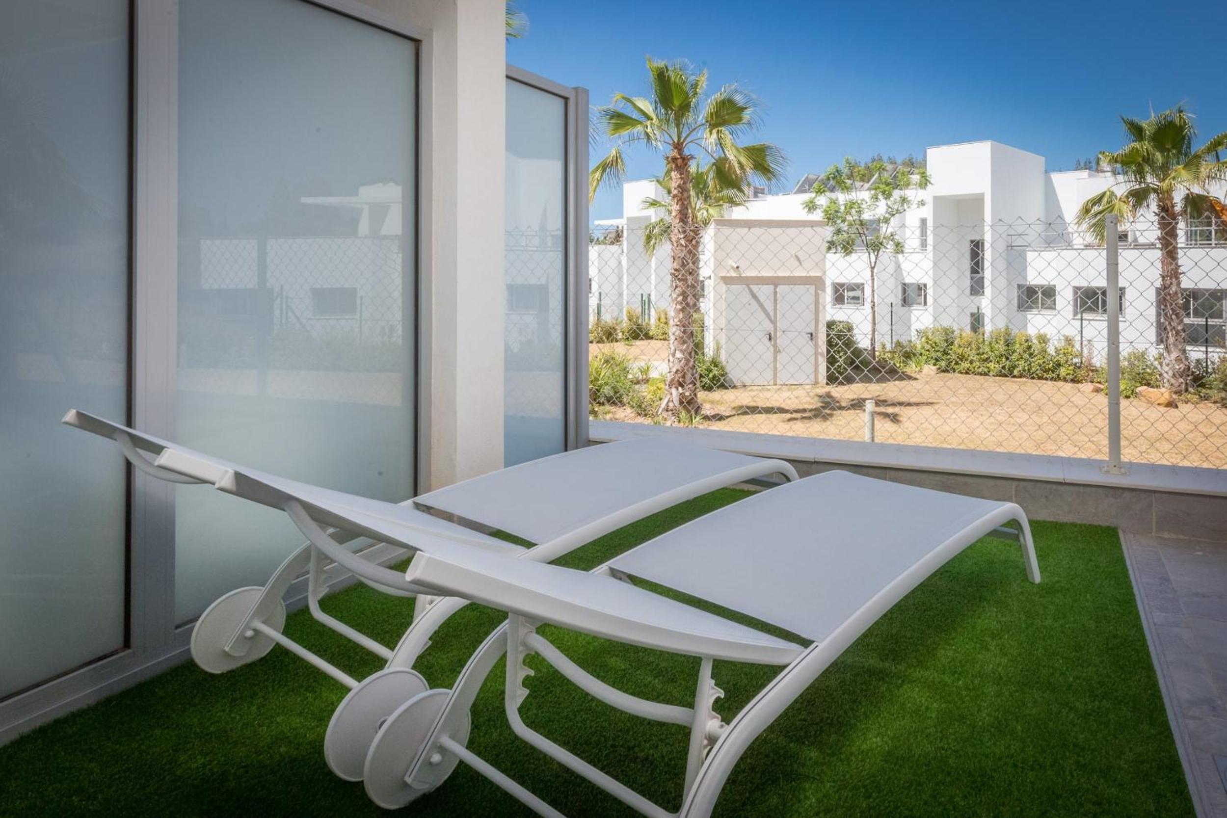 ViVi Homes - Luxor Gym, Pool, Terrace & Beach