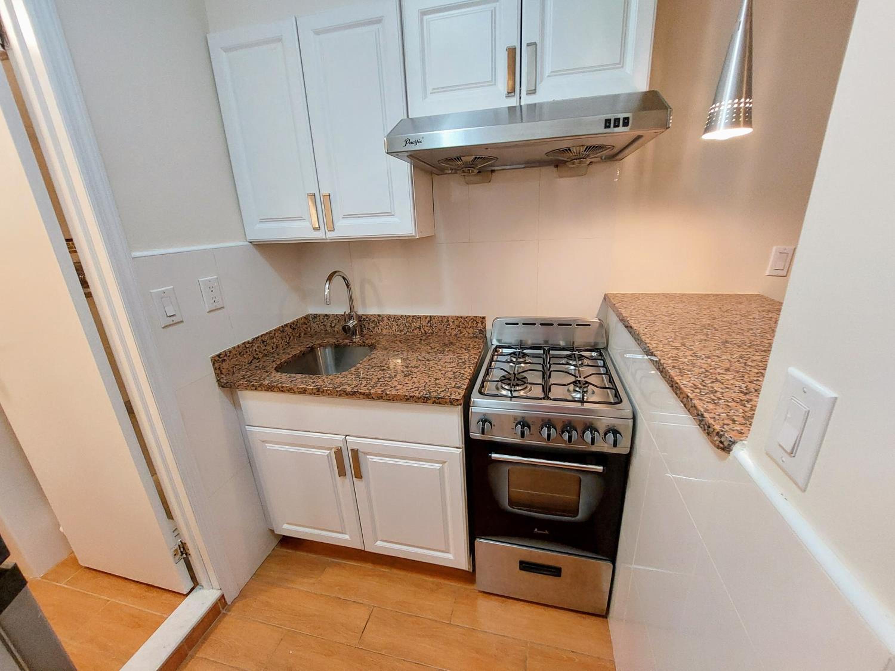 Comfortable Apartment with Workstation