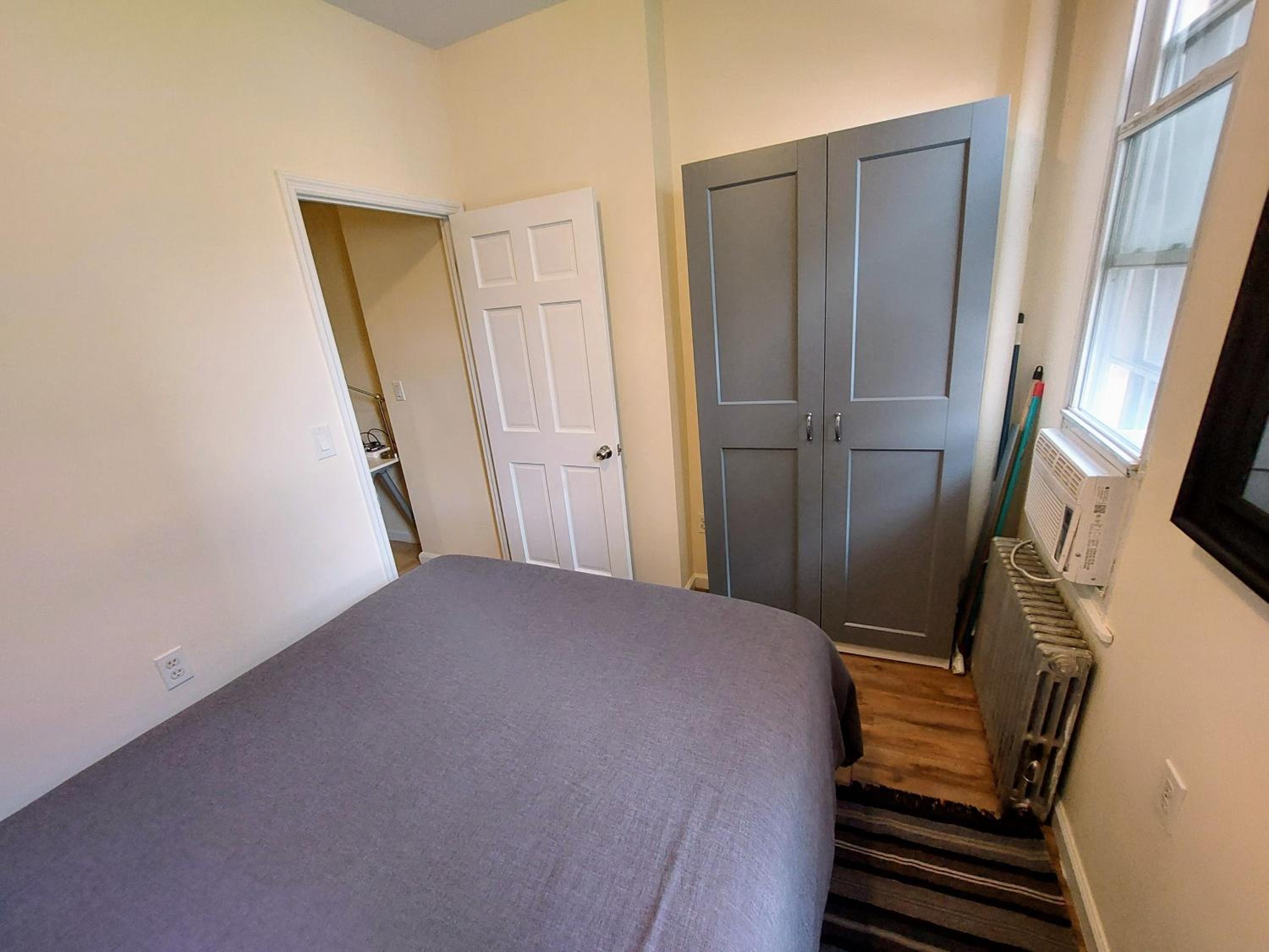 Comfortable Apartment with Workstation