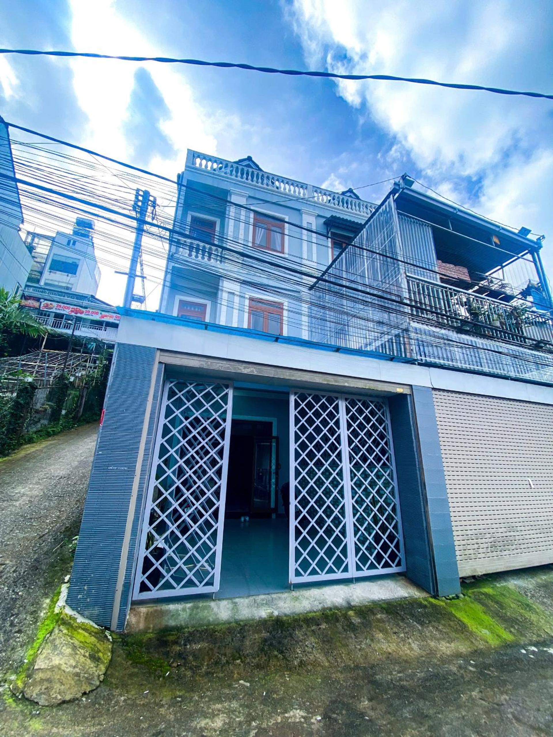 Family house view 4