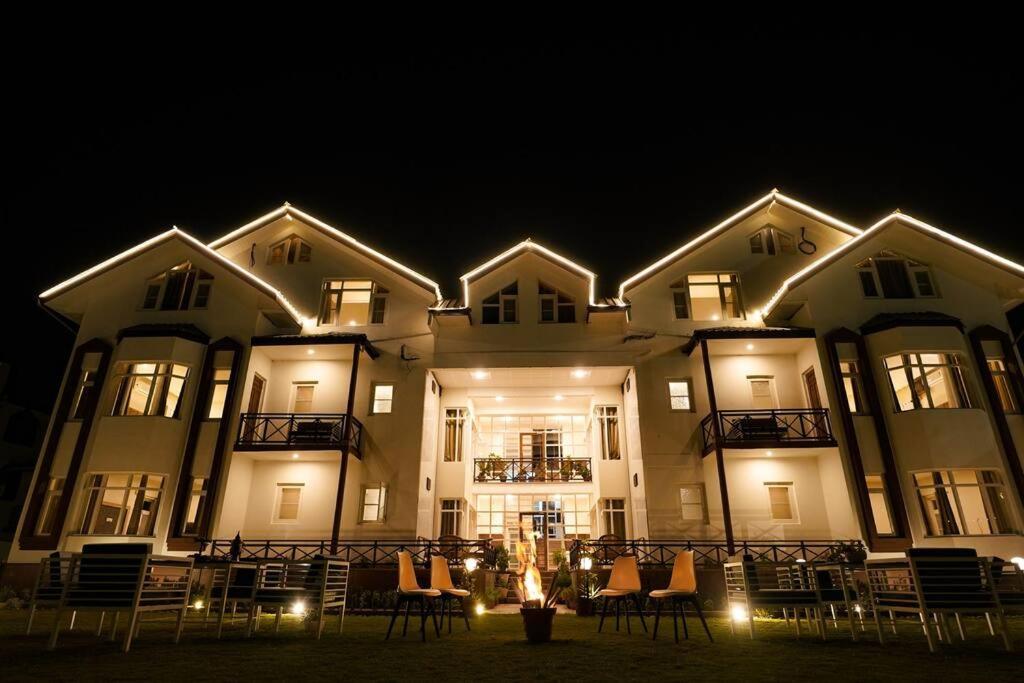 Walisons Homestay Spirea 3 - BHK with Balcony B2 view 2