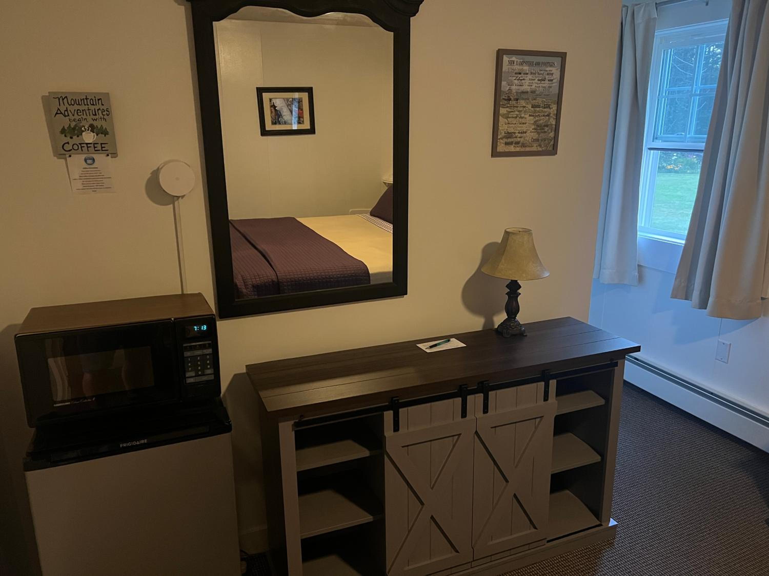 Profile Deluxe Motel