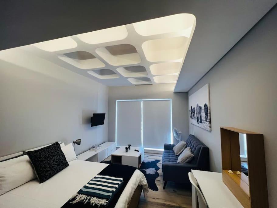 Elegant and Central Studio Apartment in City Bowl view 3