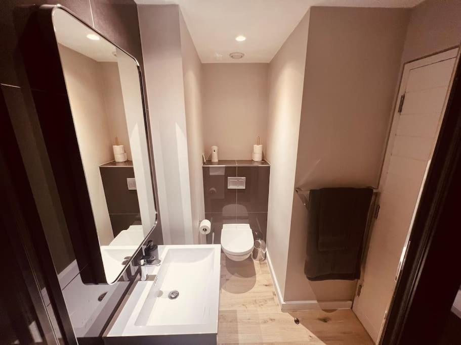 Elegant and Central Studio Apartment in City Bowl view 4