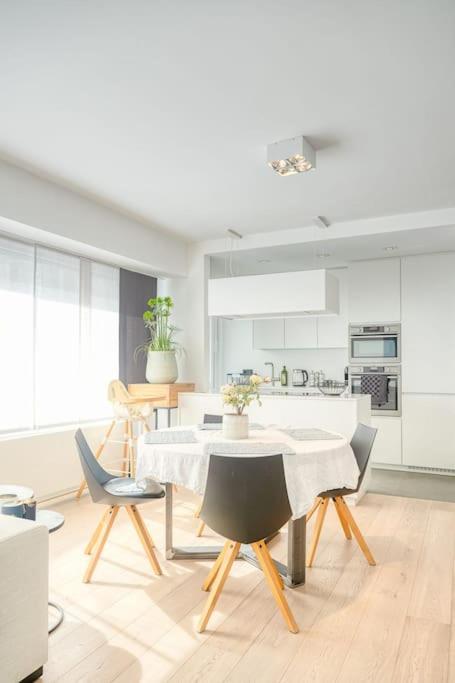 Spacious and Cosy 2-Bedroom seaside Apartment in K