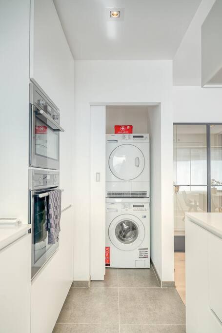Spacious and Cosy 2-Bedroom seaside Apartment in K