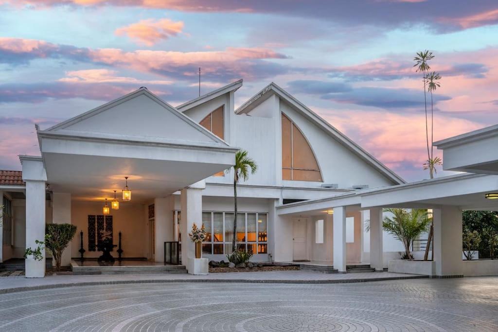 The Grand Villa